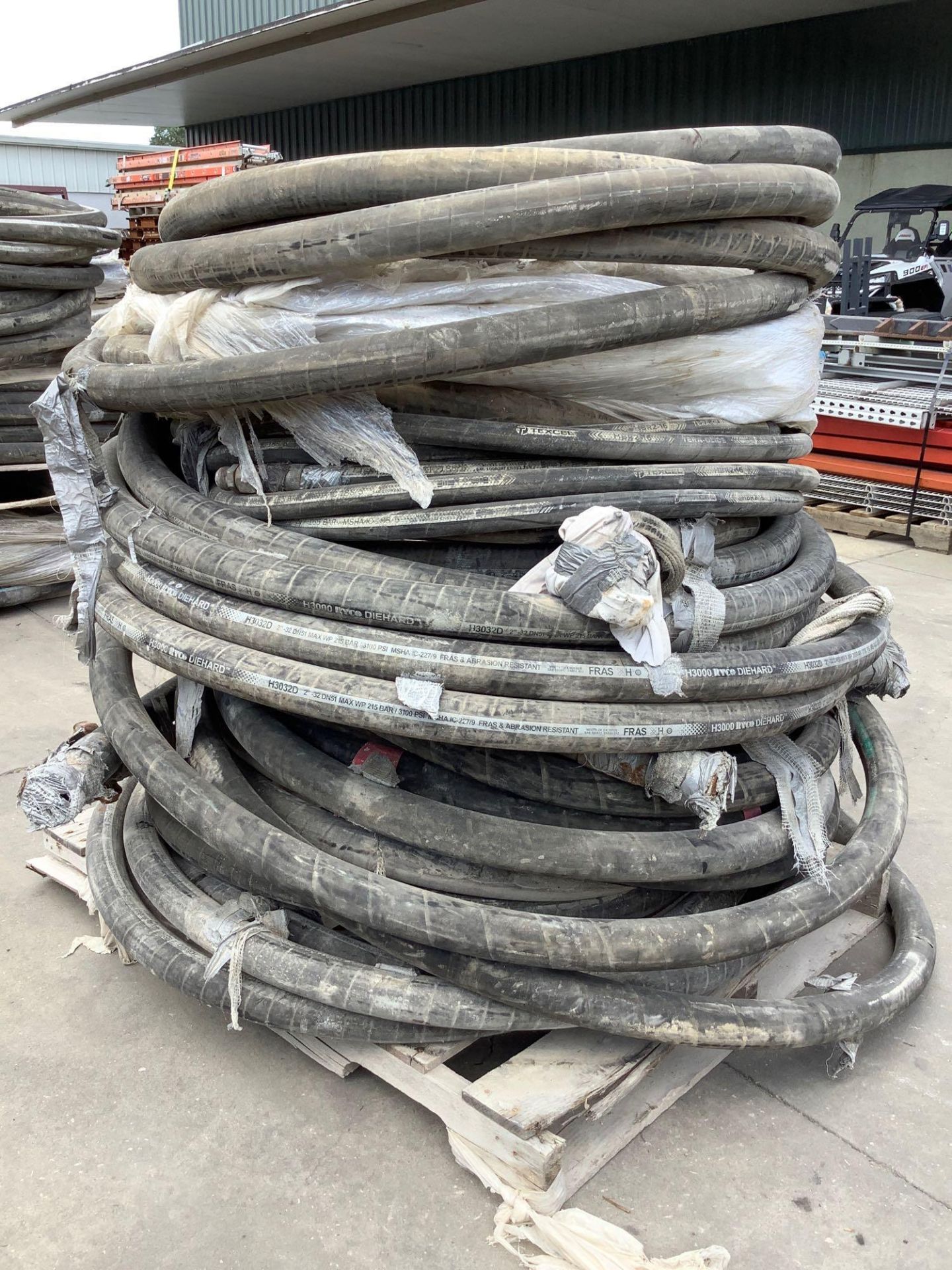 INDUSTRIAL HOSE, APPROX 2”-32 DN51 & 1”-16 DN25 - Image 4 of 5