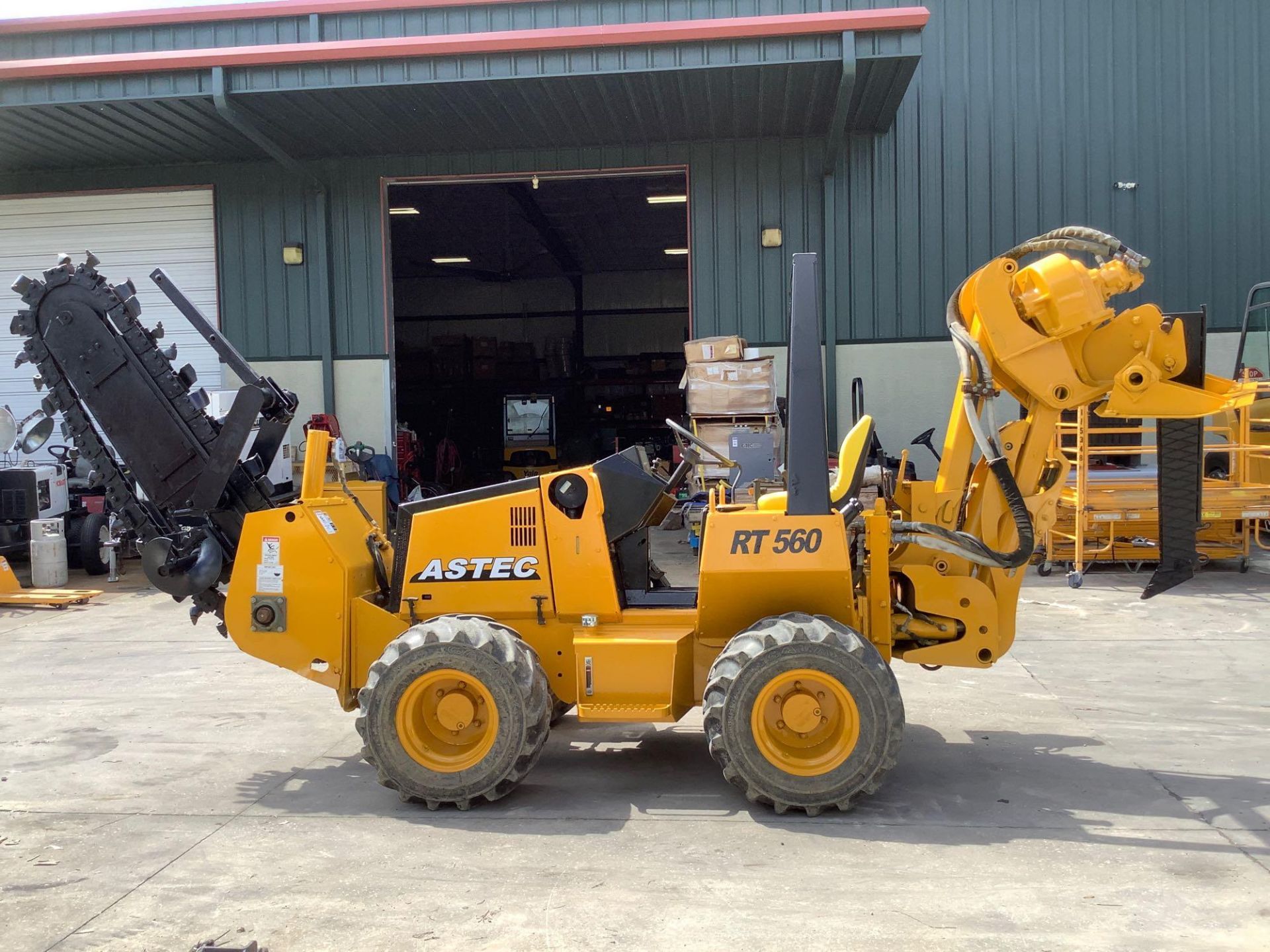 ASTEC UNDERGROUND TRENCHER MODEL RT560, DIESEL, KUBOTA ENGINE , BACK ATTACHMENT ASTEC MODEL P85, FRO - Image 13 of 23