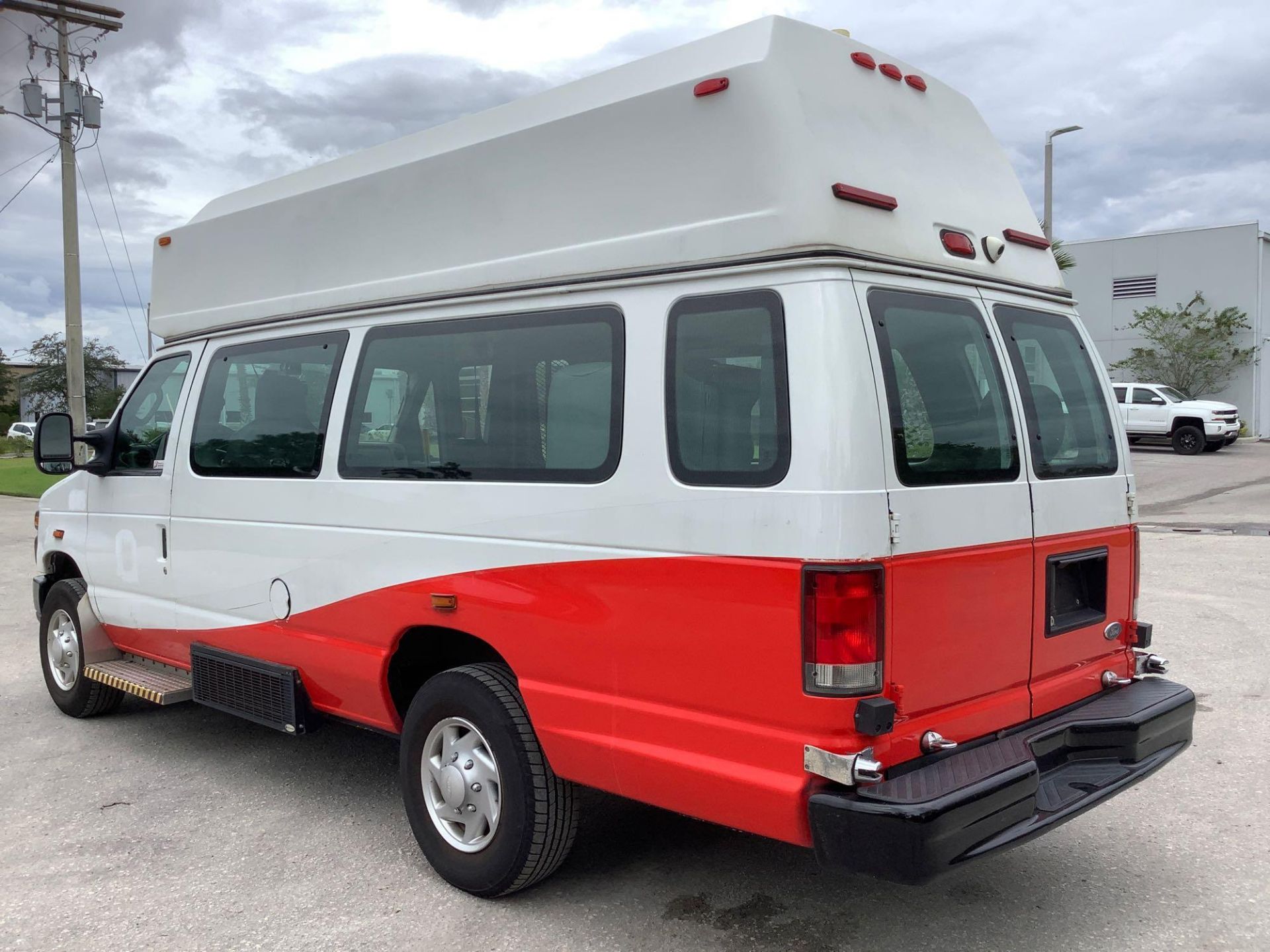 2014 FORD ECONOLINE E-350 SUPER DUTY EXTENDED MOBILITY VAN , AUTOMATIC, ONE OWNER,  AC/ HEAT AIR CON - Image 5 of 35