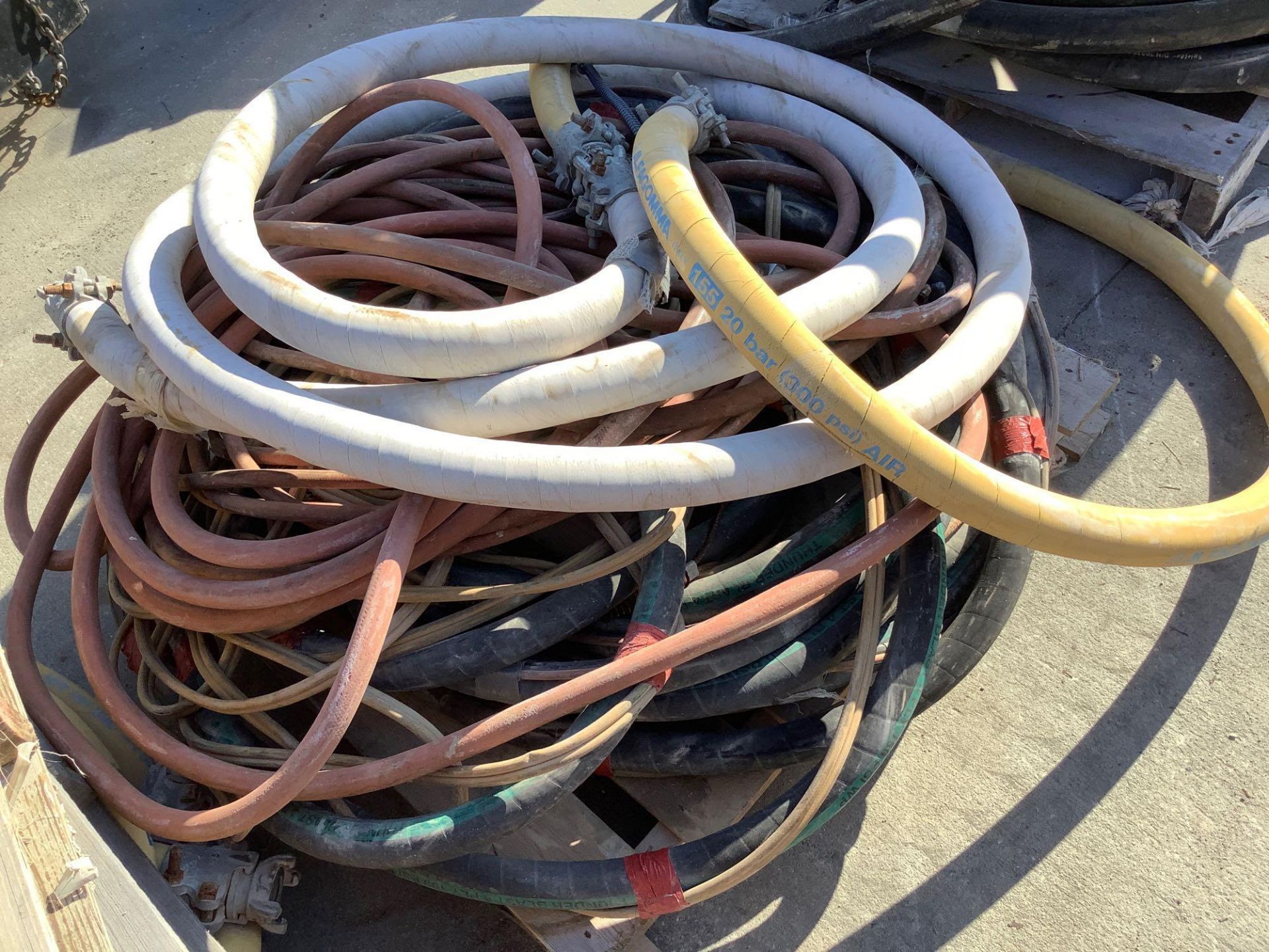 MISCELLANEOUS PRESSURE HOSE , RIGHT OFF THE JOB - Image 3 of 12