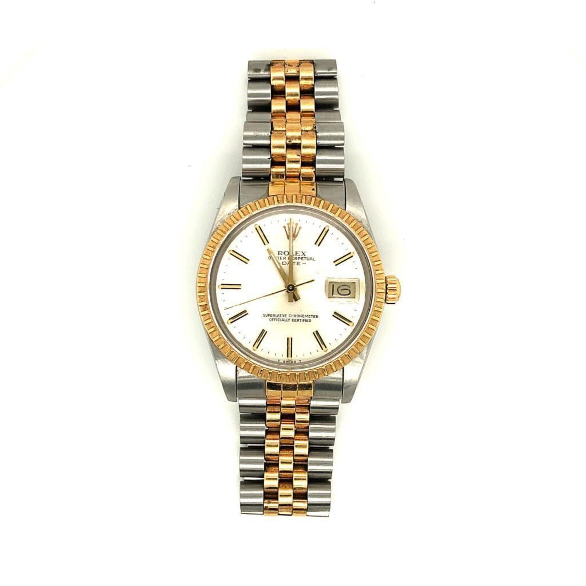 MENS 18K YELLOW GOLD AND STAINLESS STEEL ROLEX DATEJUST. SILVER DIAL. MODEL 15053; SERIAL R2*****.