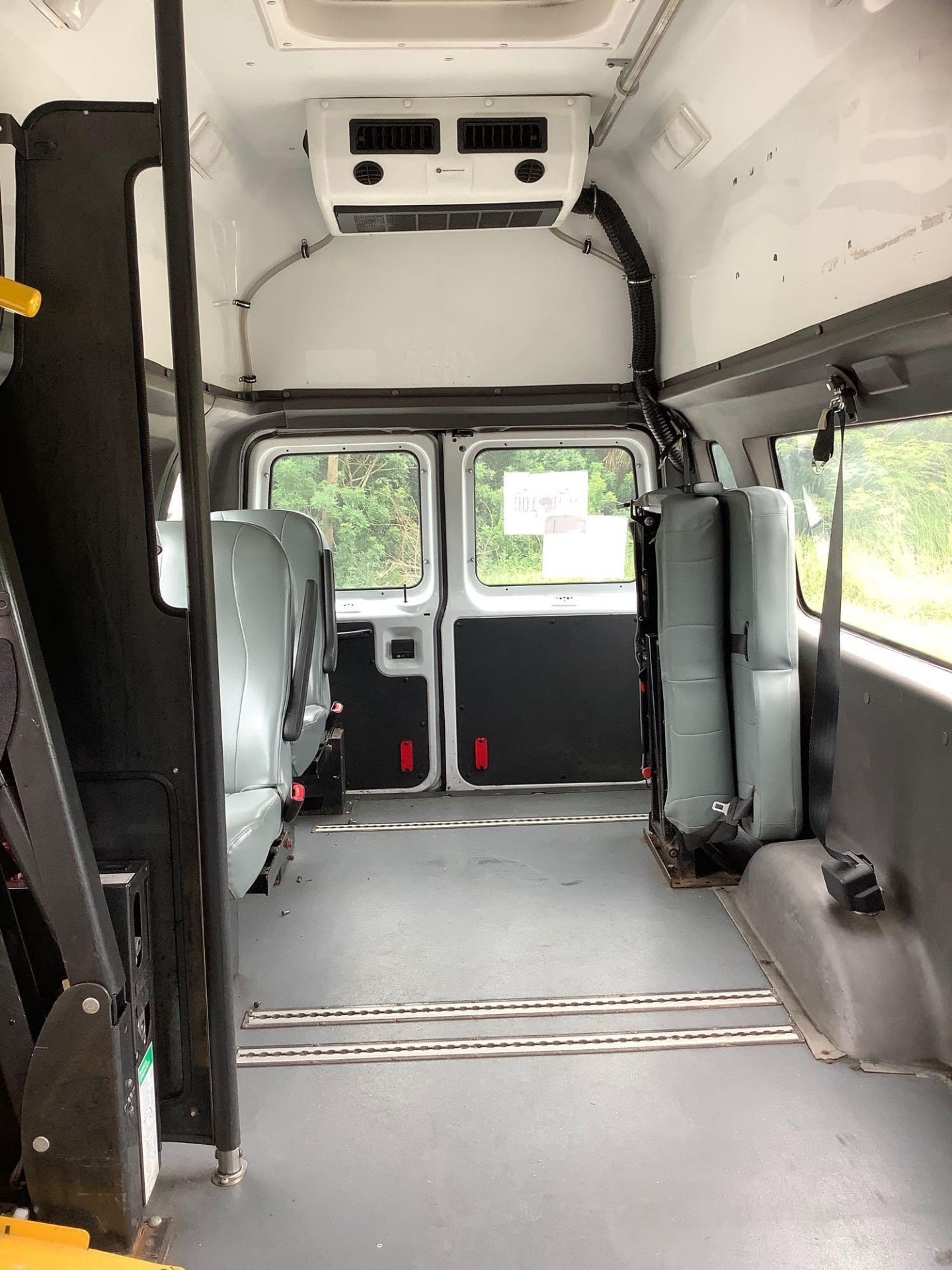 2014 FORD ECONOLINE E-350 SUPER DUTY EXTENDED MOBILITY VAN , AUTOMATIC, ONE OWNER,  AC/ HEAT AIR CON - Image 26 of 35