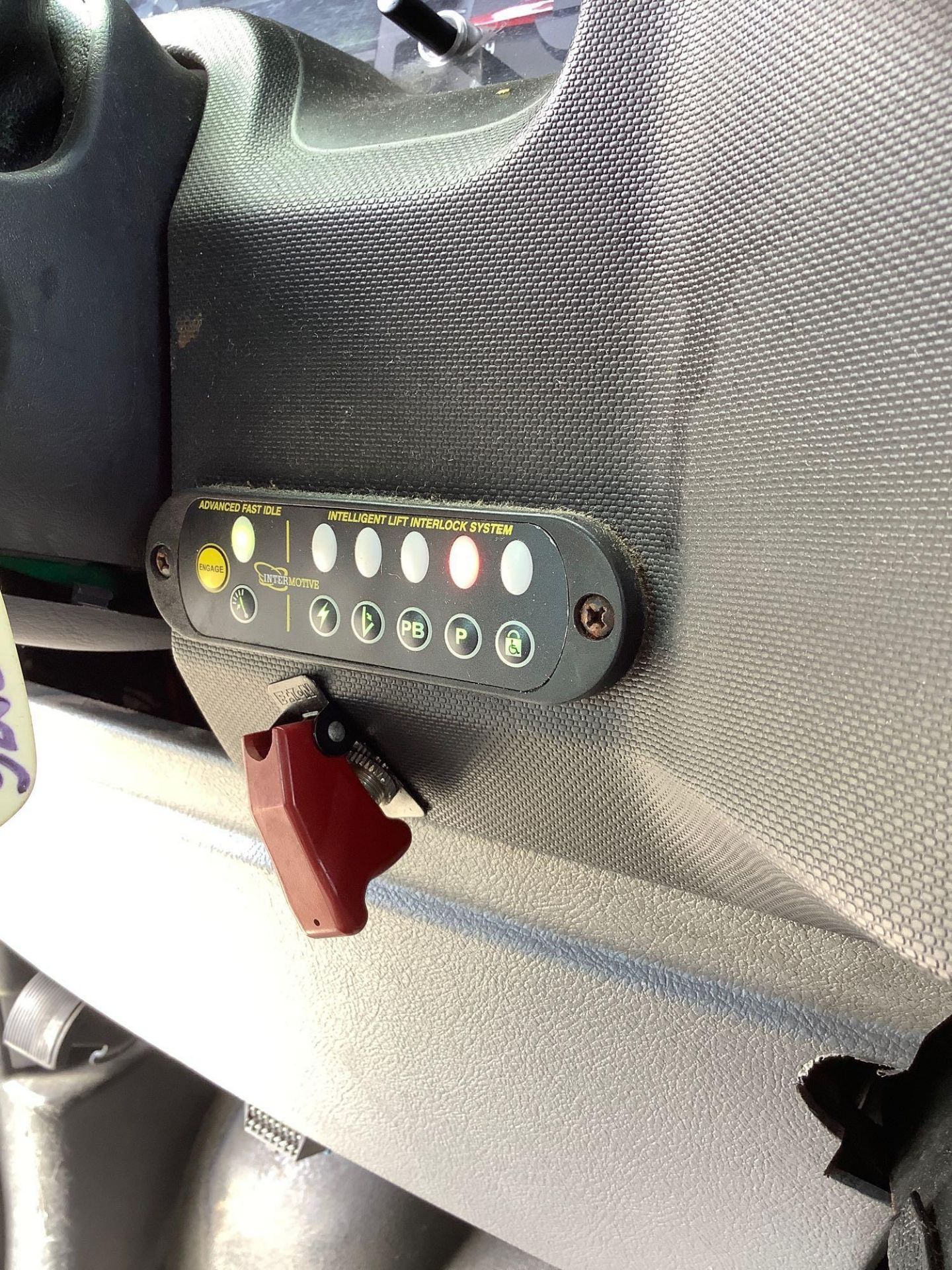 2014 FORD ECONOLINE E-350 SUPER DUTY EXTENDED MOBILITY VAN , AUTOMATIC, AC/ HEAT AIR COND - Image 23 of 36