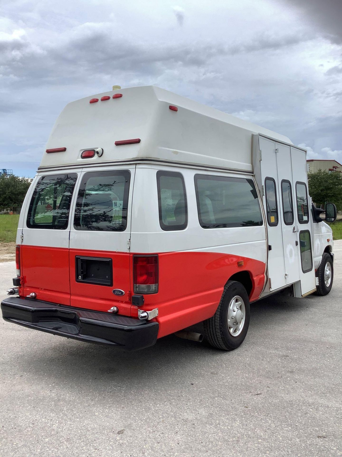 2014 FORD ECONOLINE E-350 SUPER DUTY EXTENDED MOBILITY VAN , AUTOMATIC, ONE OWNER,  AC/ HEAT AIR CON - Image 9 of 35