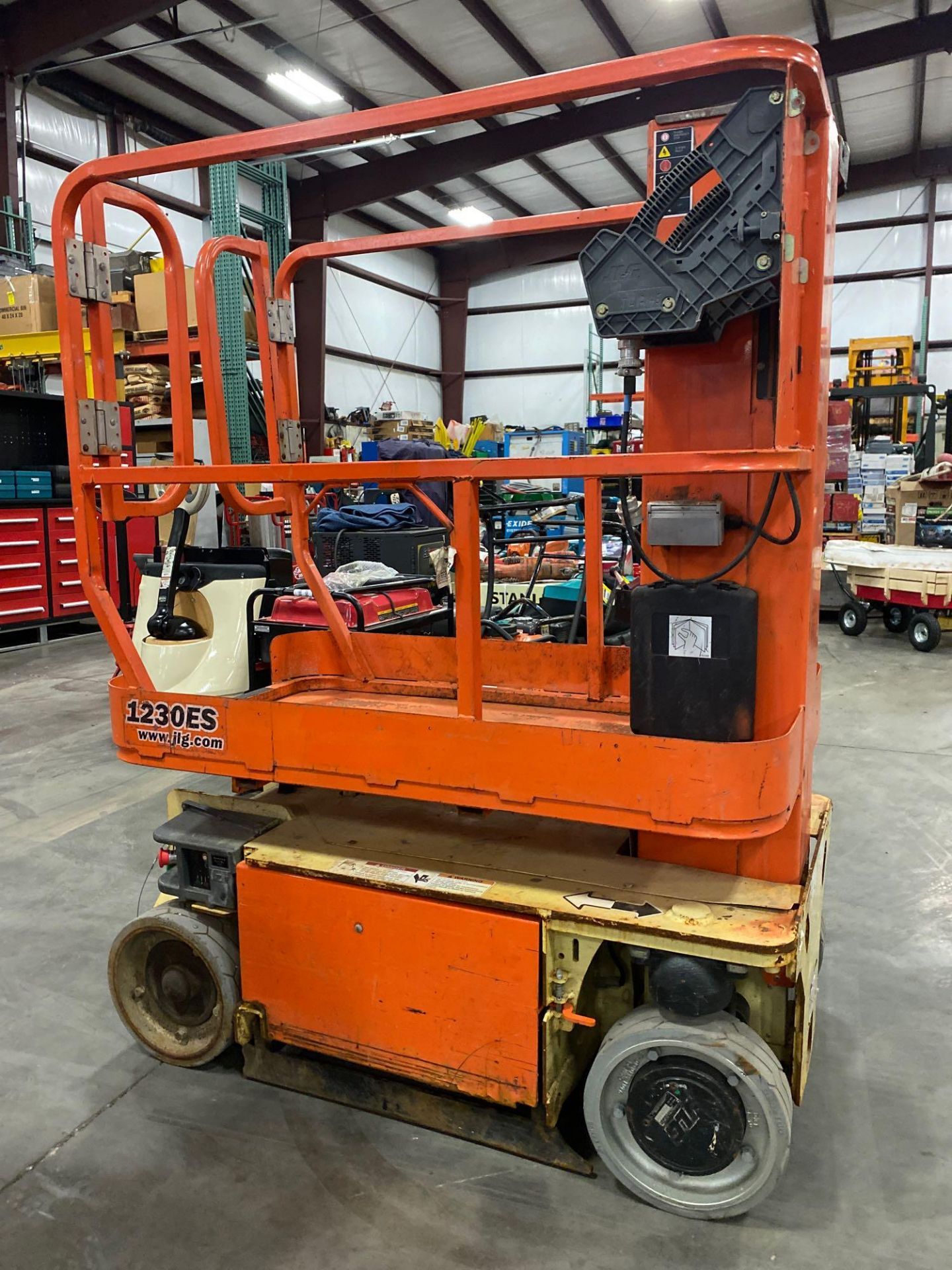 JLG ELECTRIC MAN LIFT MODEL 1230ES, 12' PLATFORM HEIGHT, SELF PROPELLED, BATTERY CHARGER - Image 7 of 7