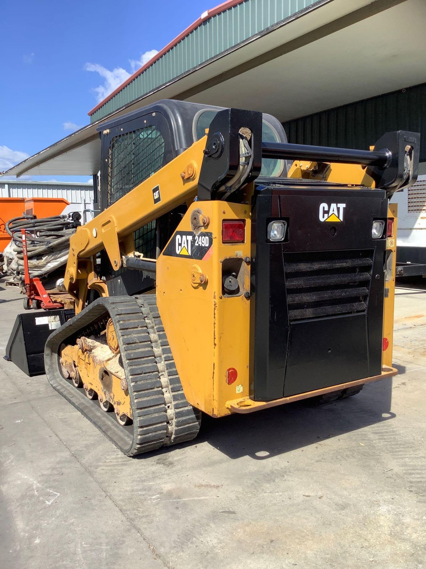 2015 CATERPILLAR SKID STEER MODEL 249D, DIESEL, ENCLOSED CAB, RUBBER TRACKS, AUX HYDRAULIC, BUCKET A - Image 7 of 22