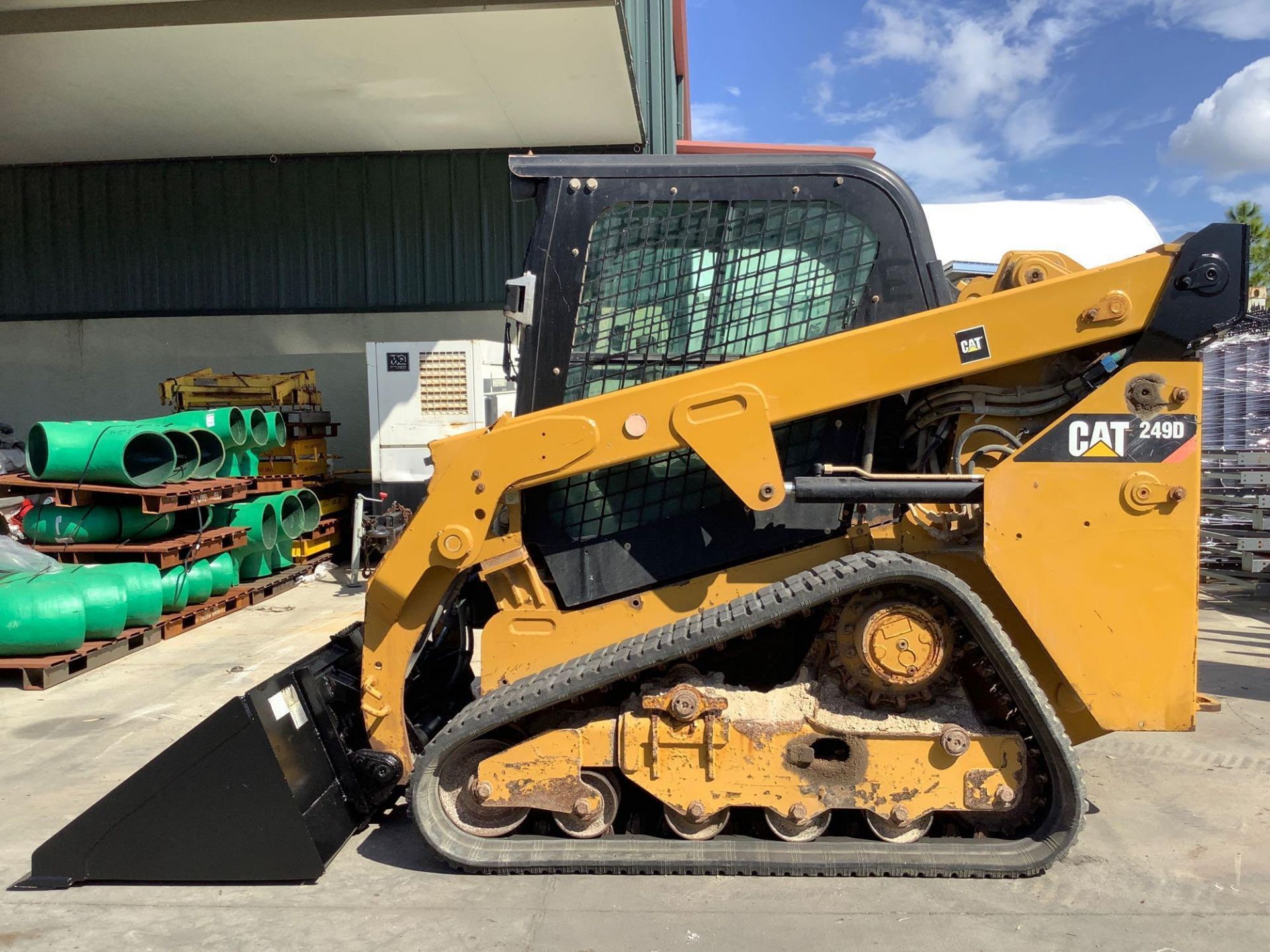 2015 CATERPILLAR SKID STEER MODEL 249D, DIESEL, ENCLOSED CAB, RUBBER TRACKS, AUX HYDRAULIC, BUCKET A - Image 9 of 22