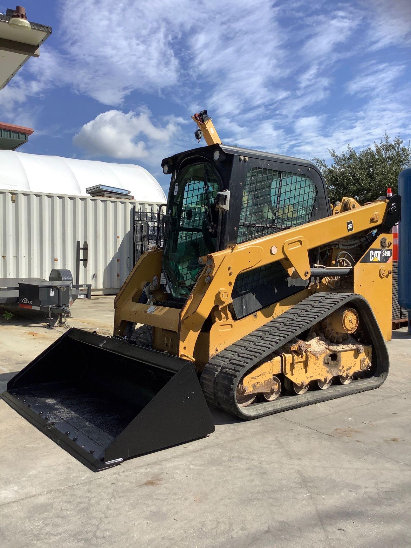 2015 CATERPILLAR SKID STEER MODEL 249D, DIESEL, ENCLOSED CAB, RUBBER TRACKS, AUX HYDRAULIC, BUCKET A - Image 10 of 22