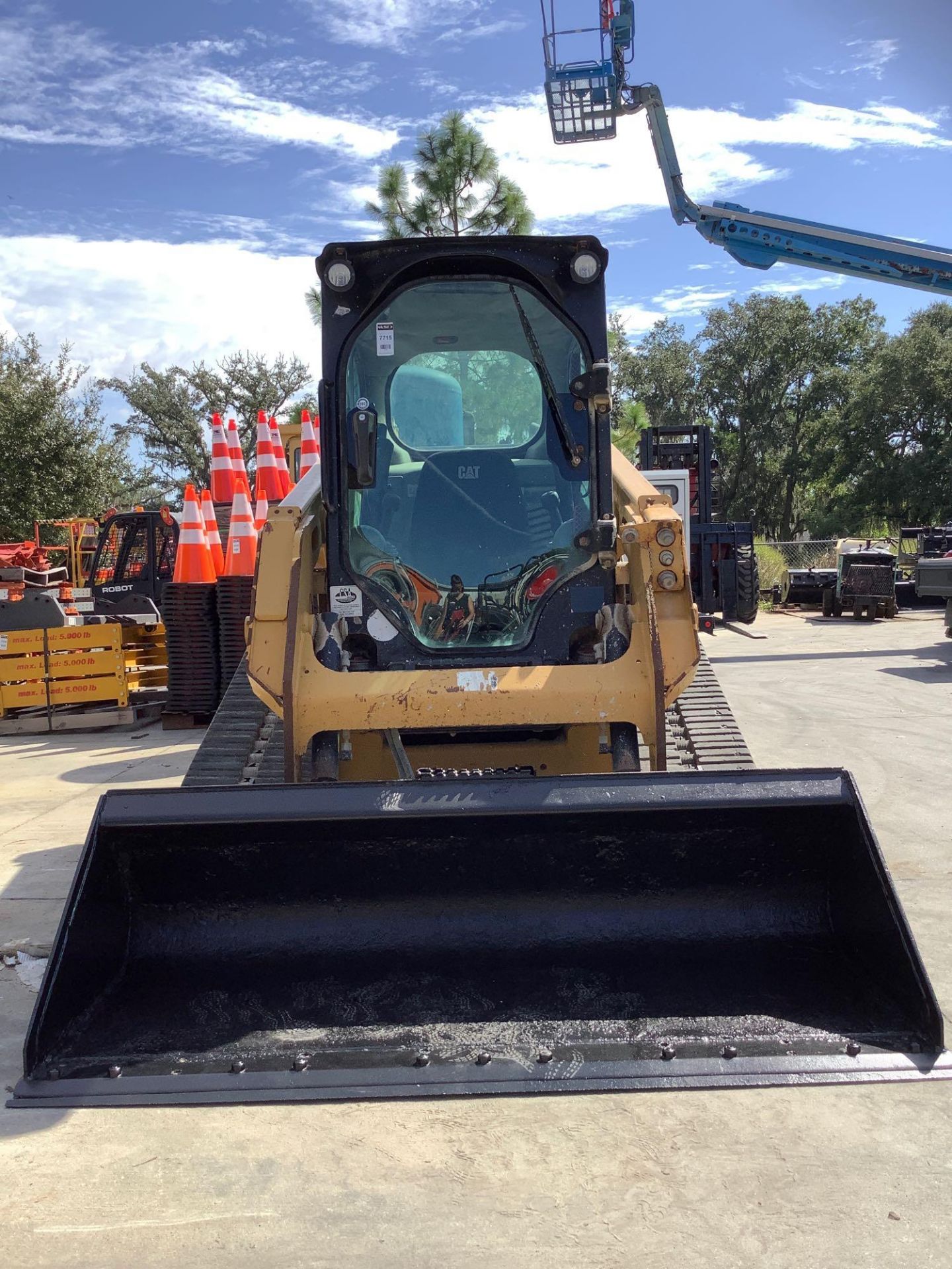 2015 CATERPILLAR SKID STEER MODEL 249D, DIESEL, ENCLOSED CAB, RUBBER TRACKS, AUX HYDRAULIC, BUCKET A - Image 12 of 22