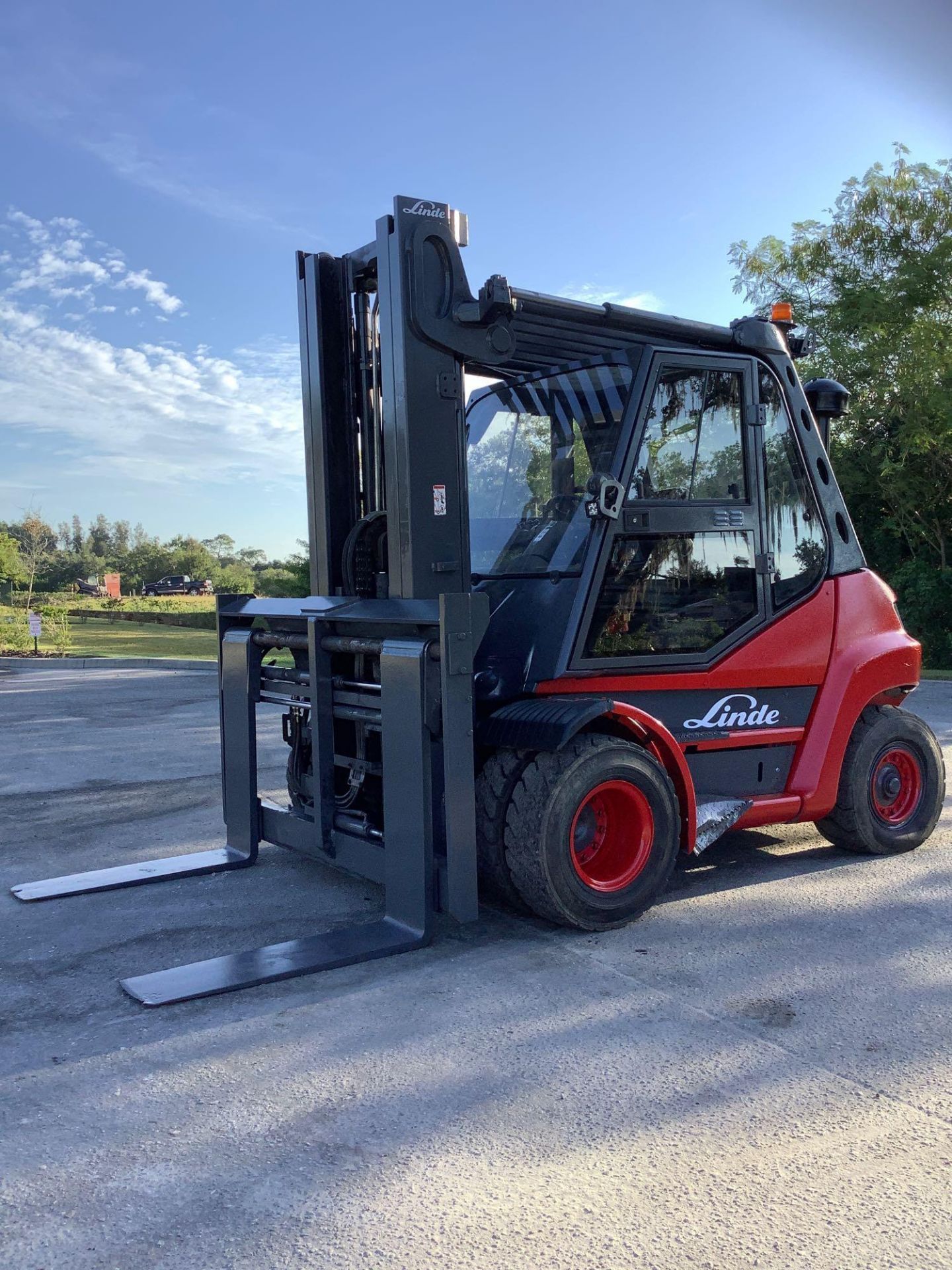 2012 LINDE FORKLIFT MODEL H70D-369 WITH SS FORK POSTNR RIGHTLINE ATTACHMENT MODEL KEM157, DIESEL, AP - Image 2 of 22