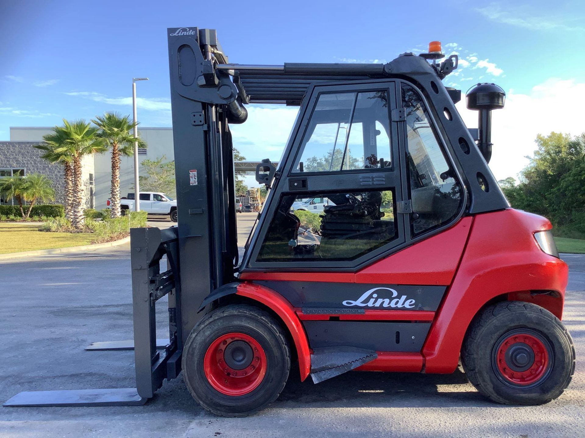 2012 LINDE FORKLIFT MODEL H70D-369 WITH SS FORK POSTNR RIGHTLINE ATTACHMENT MODEL KEM157, DIESEL, AP - Image 4 of 22