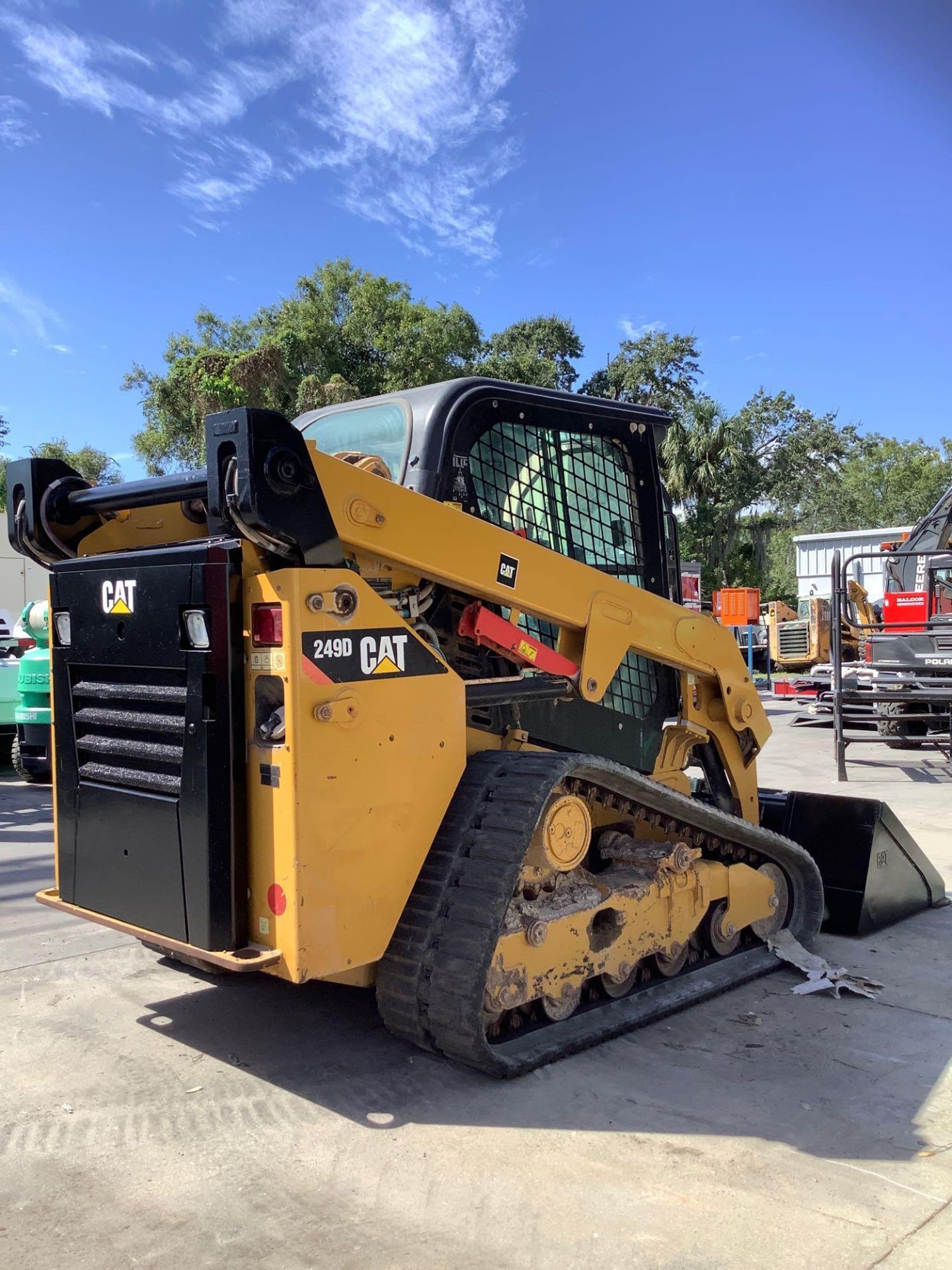 2015 CATERPILLAR SKID STEER MODEL 249D, DIESEL, ENCLOSED CAB, RUBBER TRACKS, AUX HYDRAULIC, BUCKET A - Image 4 of 22