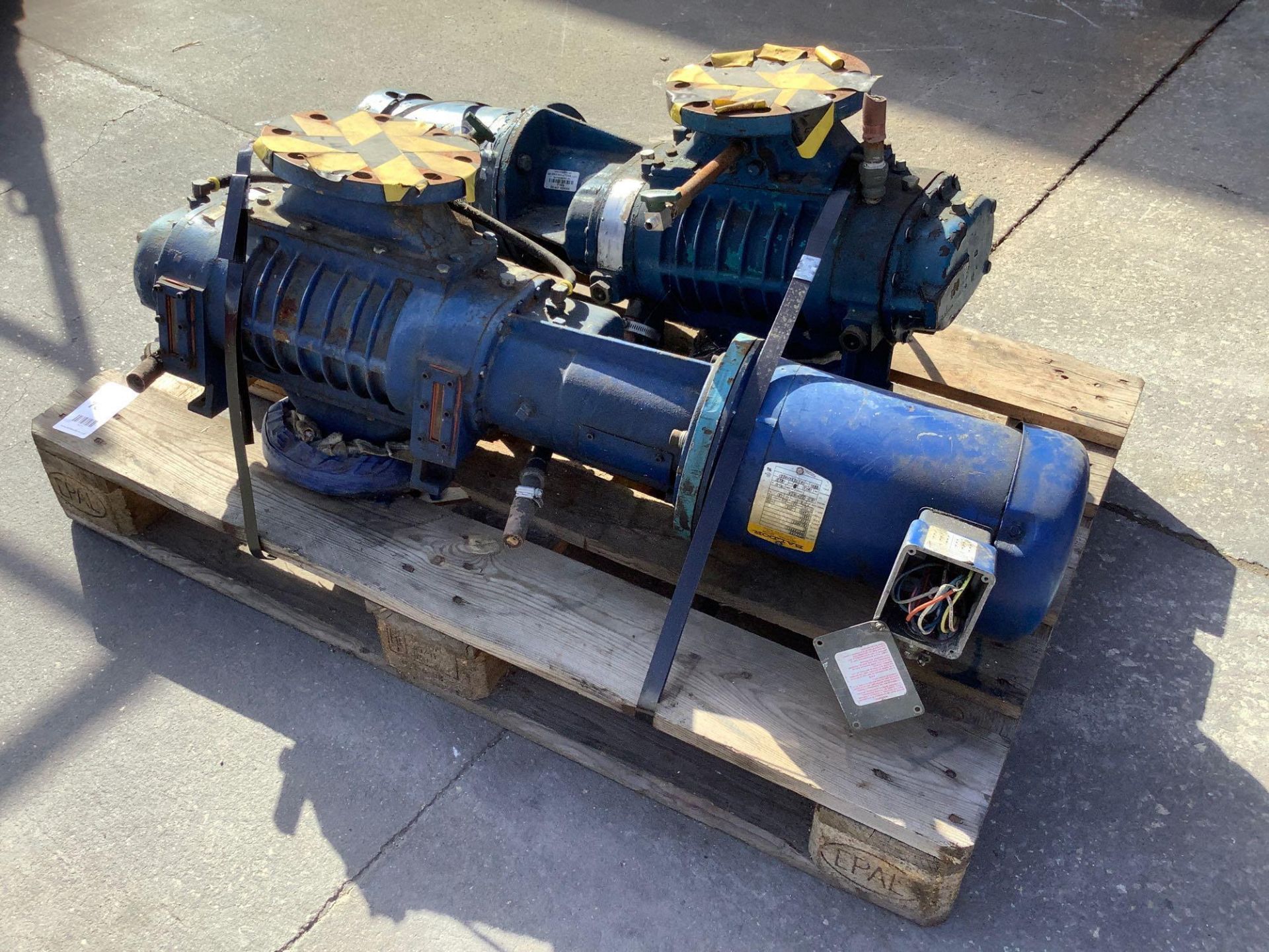 ( 2 ) GS KINNEY VACUUM PUMPS MODEL 400/C WITH BALDOR MOTOR - Image 4 of 6