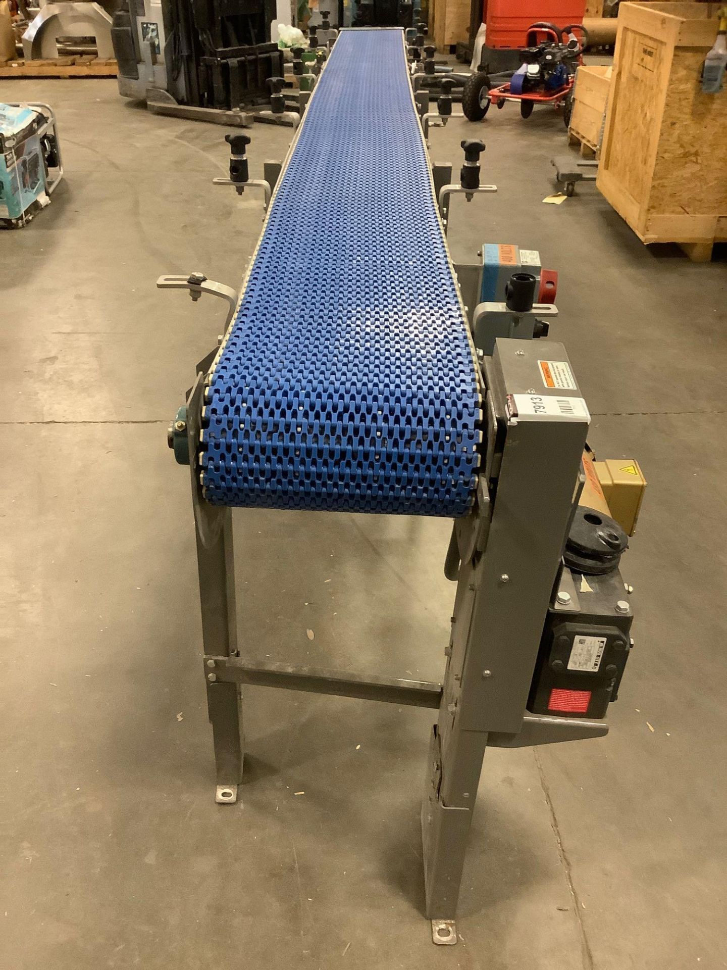 MOTORIZED CONVEYOR, APPROX 1HP, APPROX 172in LONG x 26 in WIDE, RUNS AND OPERATES - Image 3 of 10