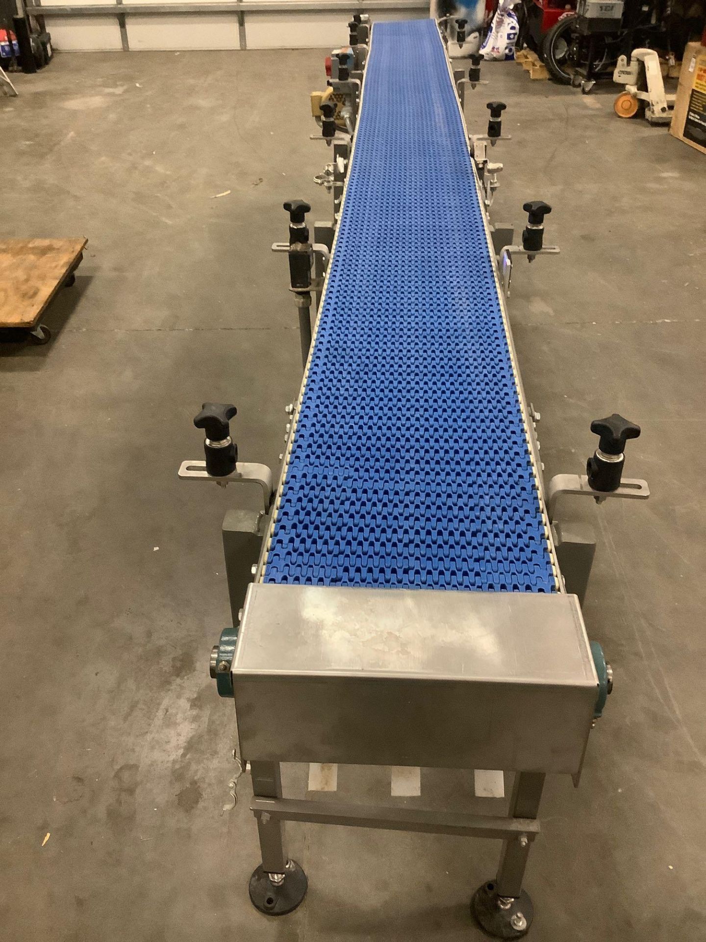 MOTORIZED CONVEYOR, APPROX 1HP, APPROX 172in LONG x 26 in WIDE, RUNS AND OPERATES - Image 6 of 10