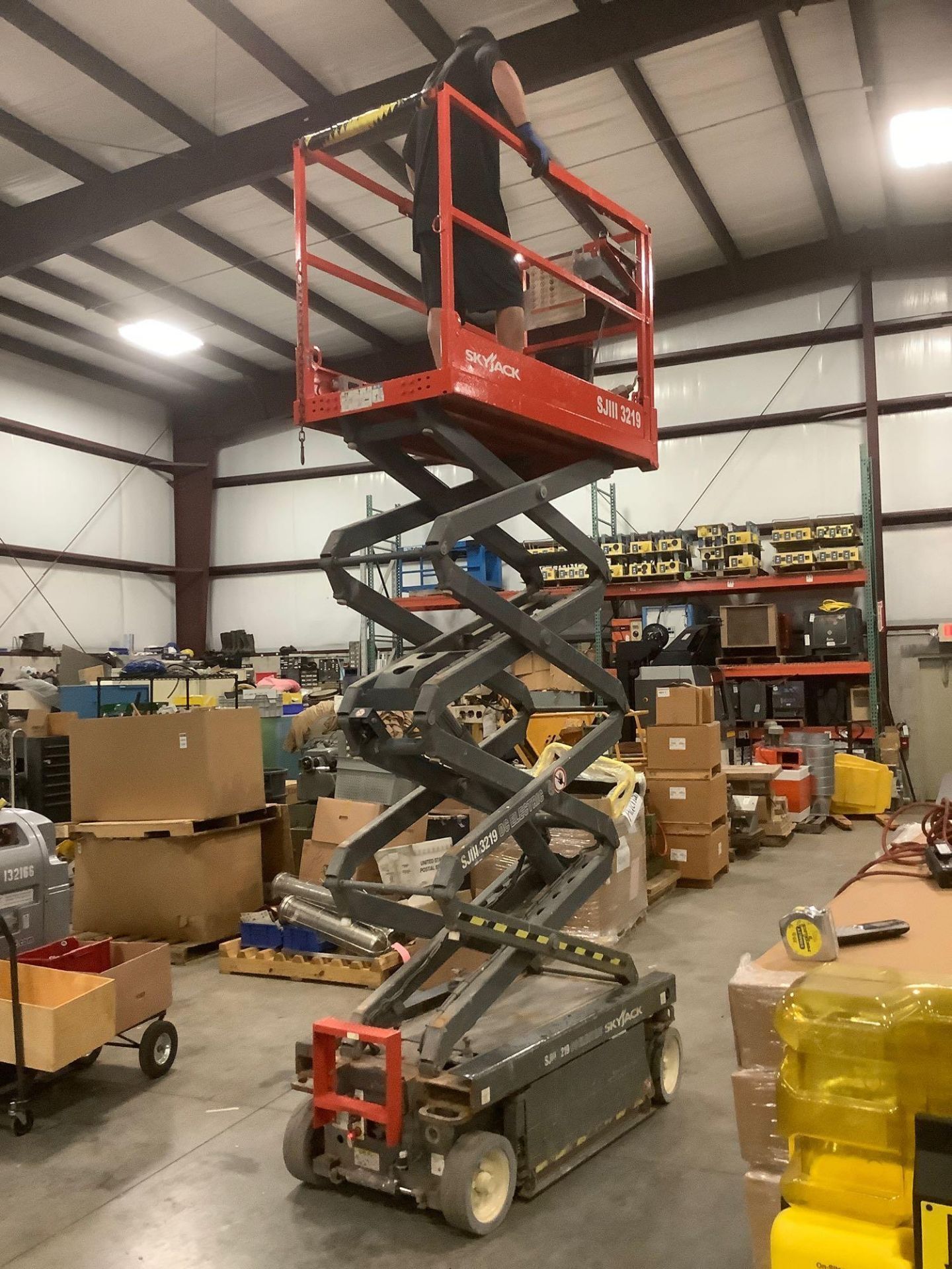 2013 SKYJACK SCISSOR LIFT MODEL SJ III 3219, ELECTRIC, APPROX MAX PLATFORM HEIGHT 19FT, BUILT IN BAT - Image 14 of 14