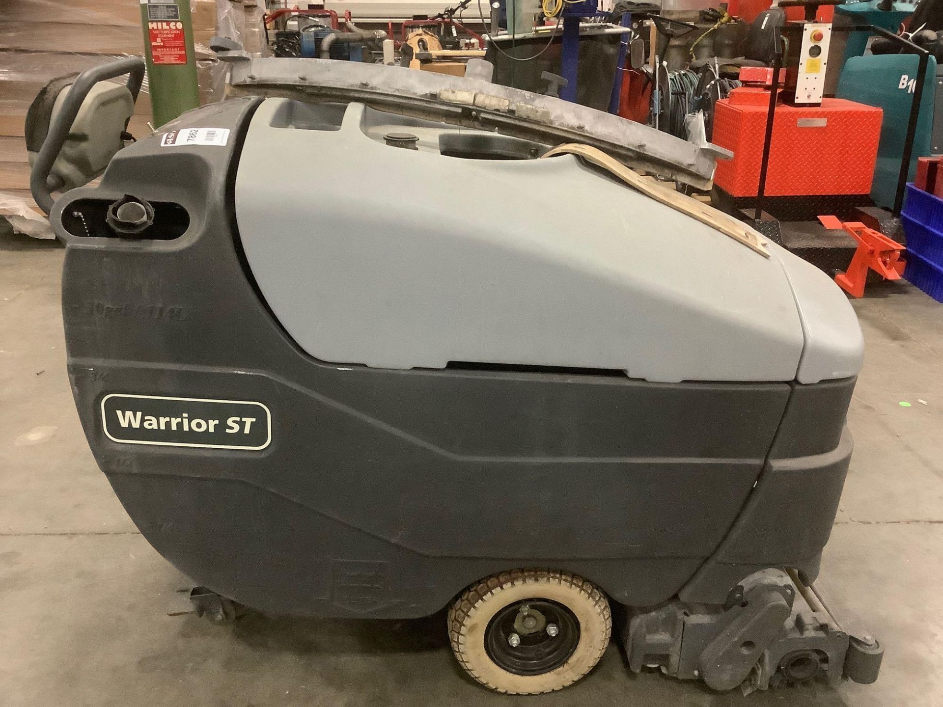 NILFISK ADVANCE FLOOR CLEANING MACHINE MODEL WARRIOR 286-C, ELECTRIC, APPROX 36VOLTS, DEAD BATTERY C - Image 2 of 11