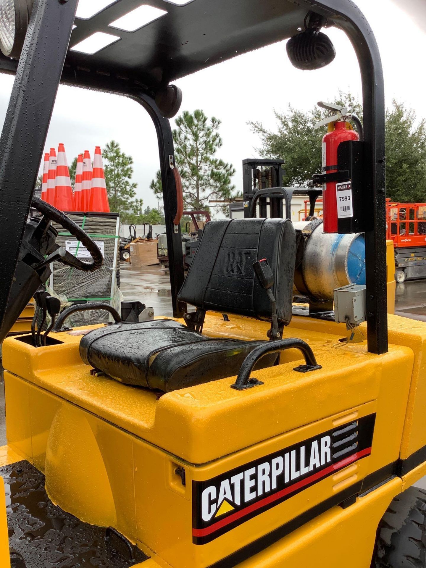 CATERPILLAR LP FORKLIFT MODEL V50D, APPROX MAX CAPACITY 5000LBS, APPROX MAX HEIGHT 173in, TILT - Image 11 of 15