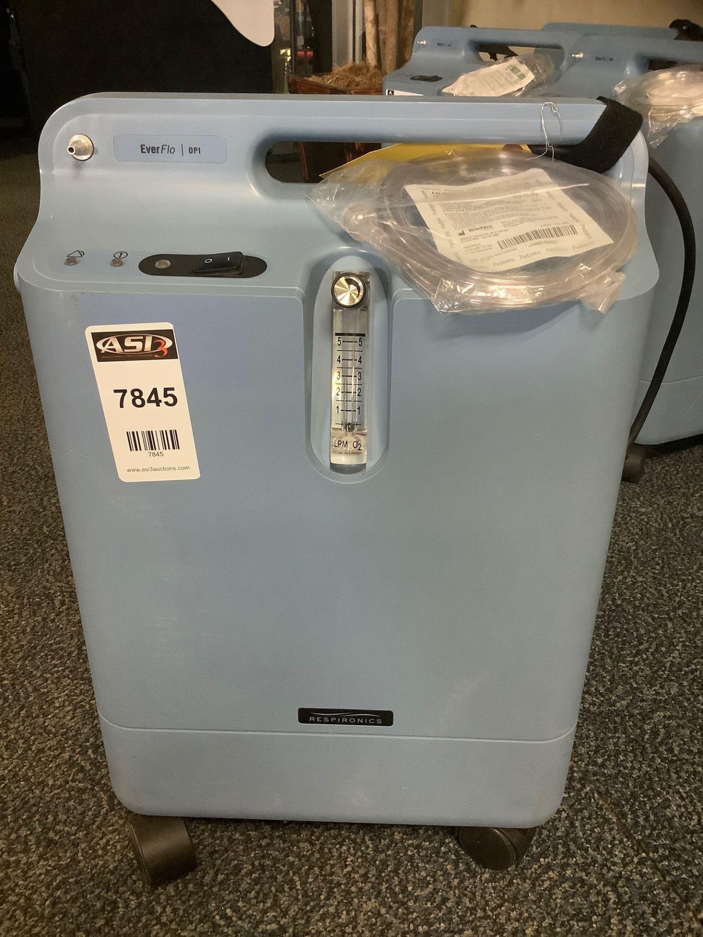 RESPIRONICS EVERFLO I OPI OXYGEN CONCENTRATOR, APPROX 120VOLTS, APPROX MAX O2 96%, NEW HOSE INCLUDED