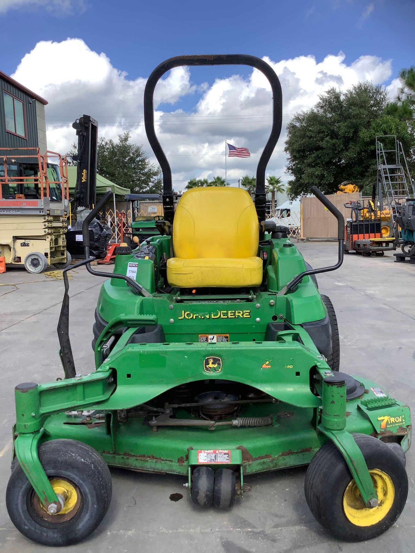 JOHN DEERE ZTRAK COMMERCIAL MOWER MODEL Z930 60MOD, GAS POWERED, 60in CUT DECK , 7IRON, RUNS AND OPE - Image 9 of 15