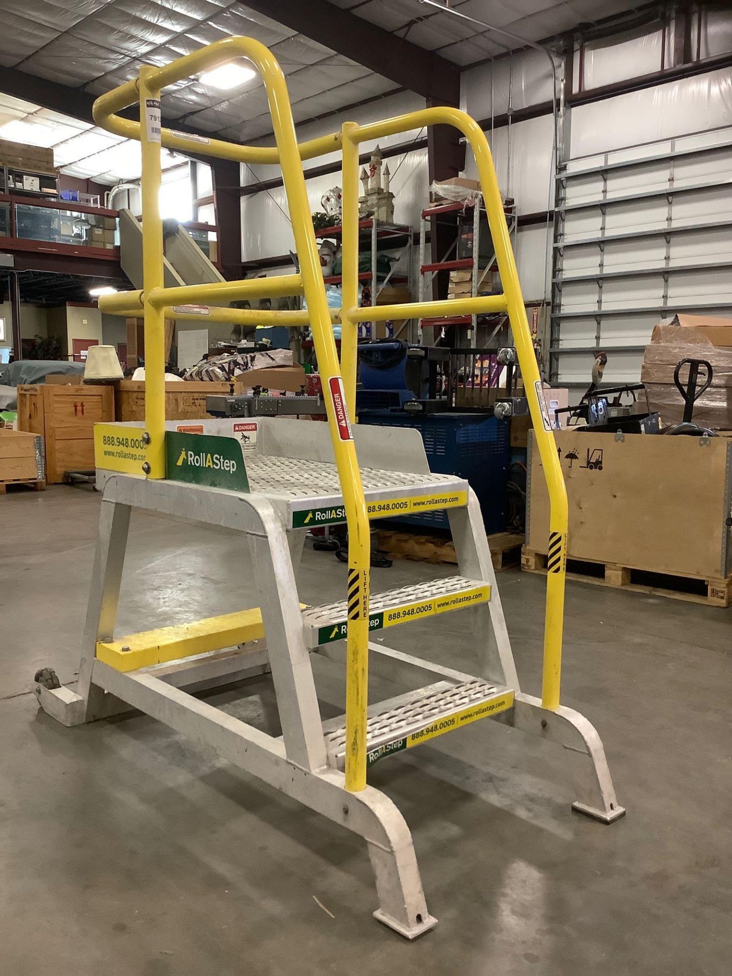 ROLLASTEP TR TILT N ROLL SERIES INDUSTRIAL LADDER, ALUMINUM CONSTRUCTION, APPROX 70in TALL x 32in WI