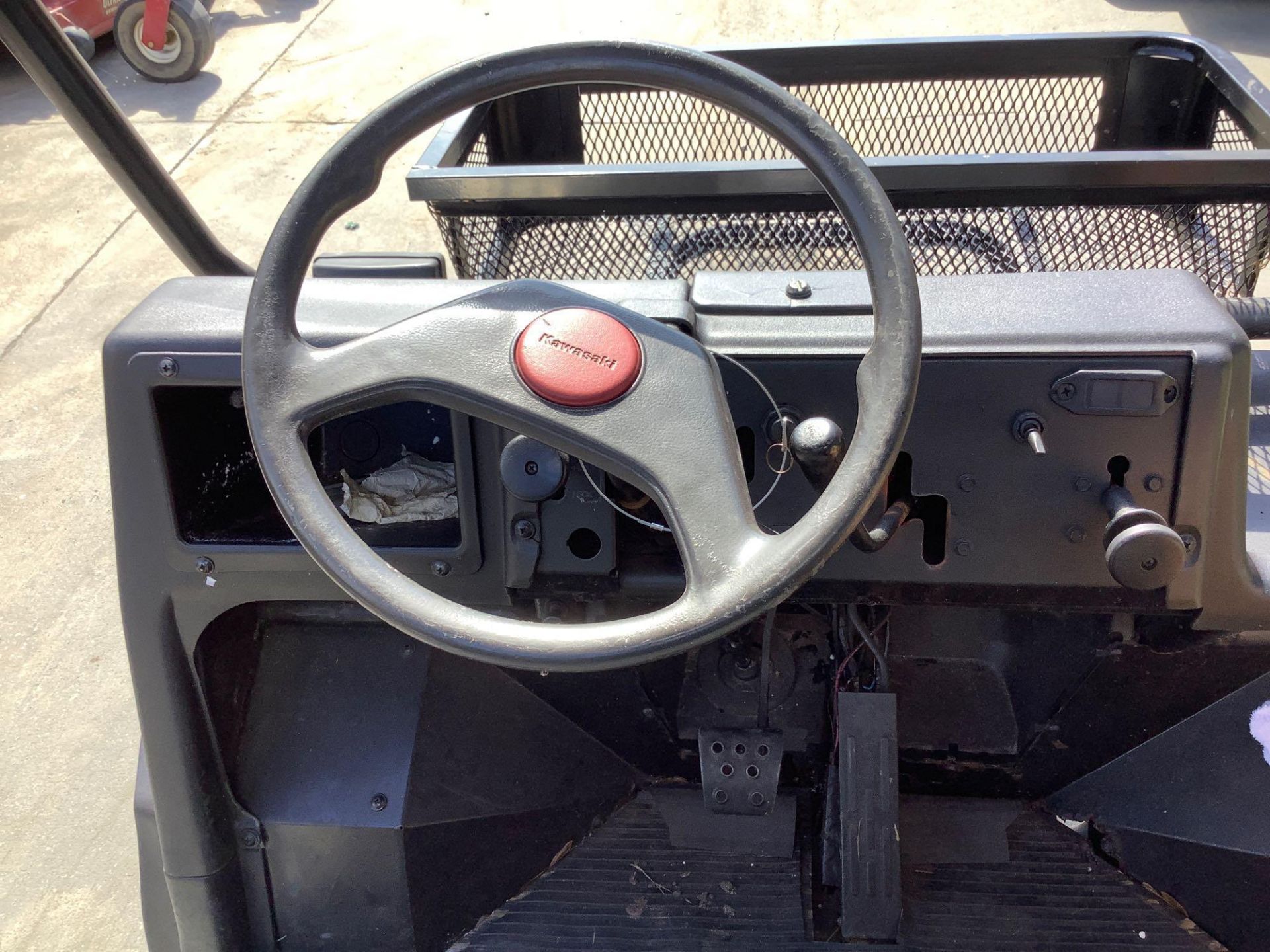 KAWASAKI MULE 2510 ATV , GAS POWERED, KAWASAKI ENGINE, 4WD, BALL HITCH, MANUAL DUMP BED, BED HAS RUS - Image 11 of 14