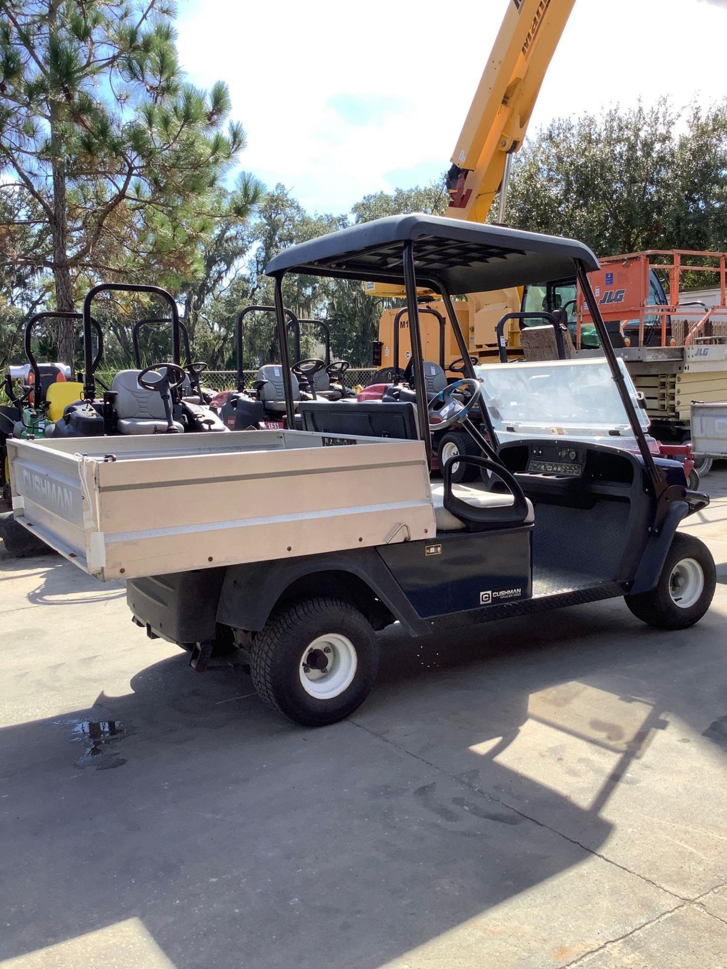 2016 CUSHMAN TEXTRON GOLF CART MODEL CSH HAUL 1200 G, GAS POWERED, KAWASAKI ENGINE, MANUAL DUMP BED, - Image 3 of 12