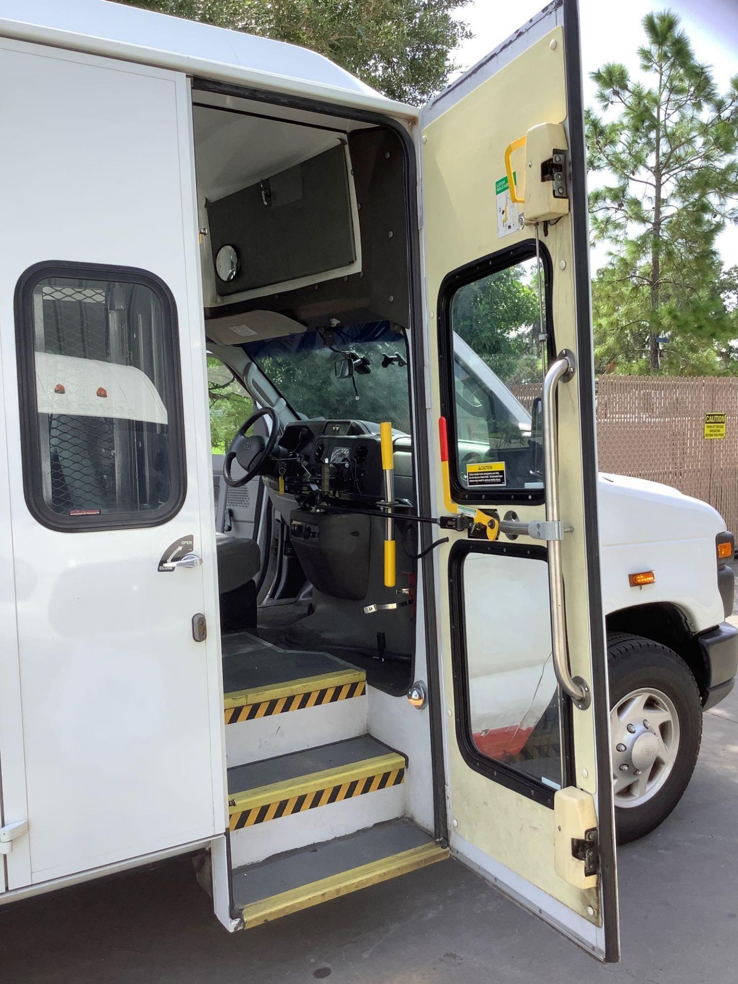 2014 FORD ECONOLINE E-350 SUPER DUTY EXTENDED MOBILITY VAN , AUTOMATIC, ONE OWNER,  AC/ HEAT AIR CON - Image 20 of 39