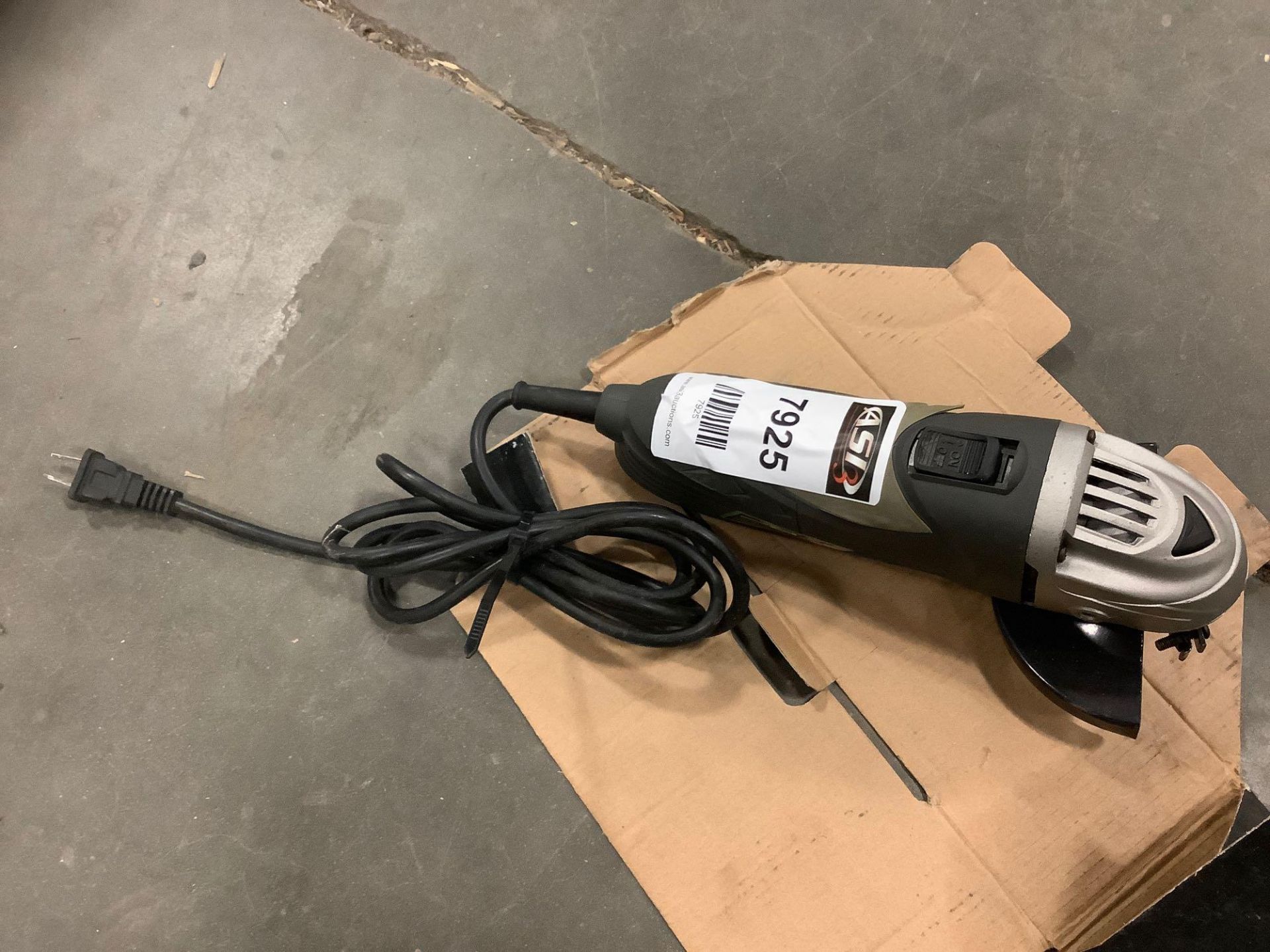 GENESIS 6AMP 4-1/2” ANGLE GRINDER, APPROX 10,500 RPM - Image 2 of 4