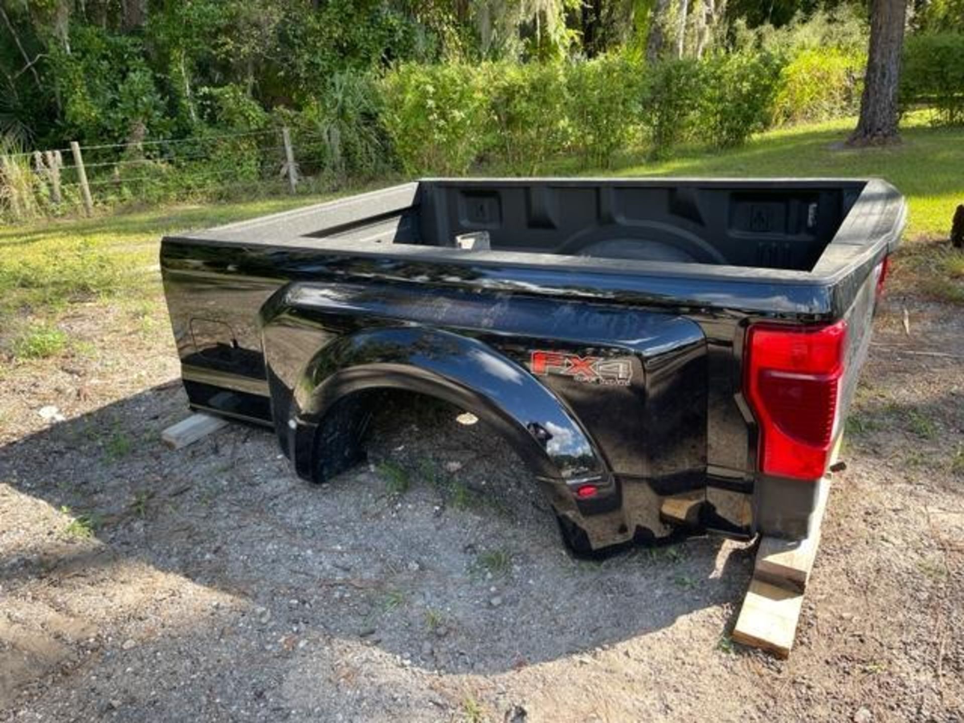 2021 FORD F-450 BED WITH LINE X INSIDE, GOOSENECK HOOK UP, UNUSED