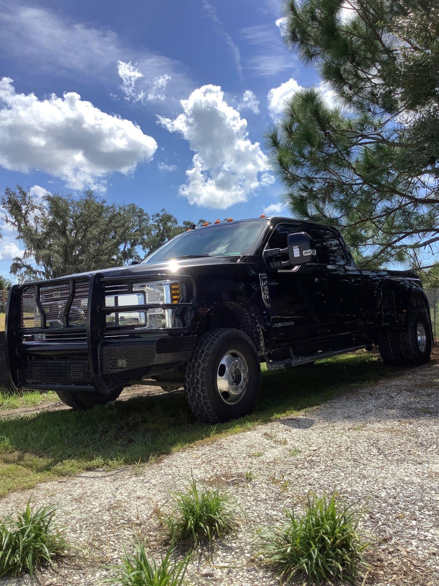 2019 FORD F-350 LARIAT CREW CAB LONG BED FX4 OFF ROAD SUPER DUTY POWER STROKE , TURBO DIESEL, AUTOMA - Image 2 of 11