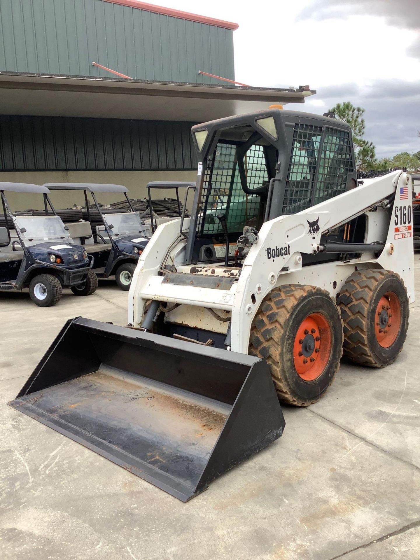 BOBCAT COMPACT SKID STEER LOADER MODEL S160, DIESEL, HIGH FLOW, BUCKET ATTACHMENT APPROX 72IN, AC AI - Image 10 of 20