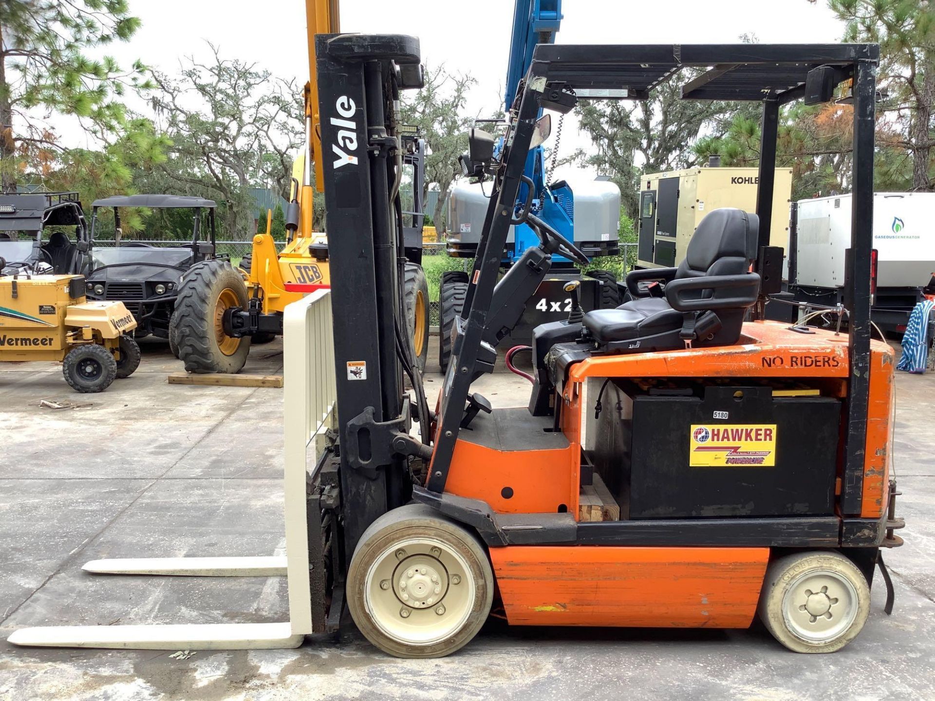 YALE  FORKLIFT MODEL ERC065RGN36TE088, ELECTRIC, APPROX MAX CAPACITY 6500LBS, APPROX MAX HEIGHT 193i - Image 5 of 20