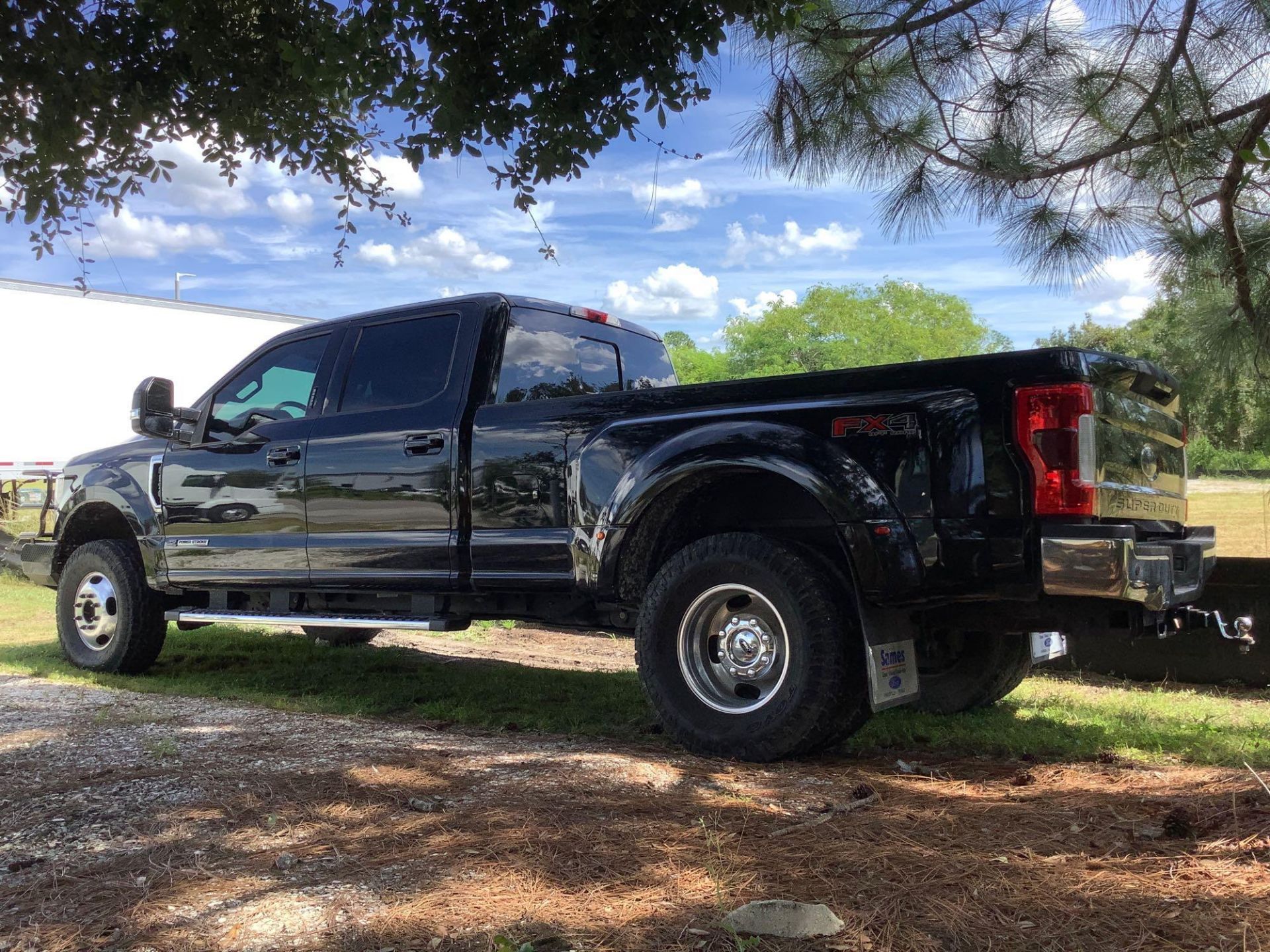 2019 FORD F-350 LARIAT CREW CAB LONG BED FX4 OFF ROAD SUPER DUTY POWER STROKE , TURBO DIESEL, AUTOMA - Image 6 of 11