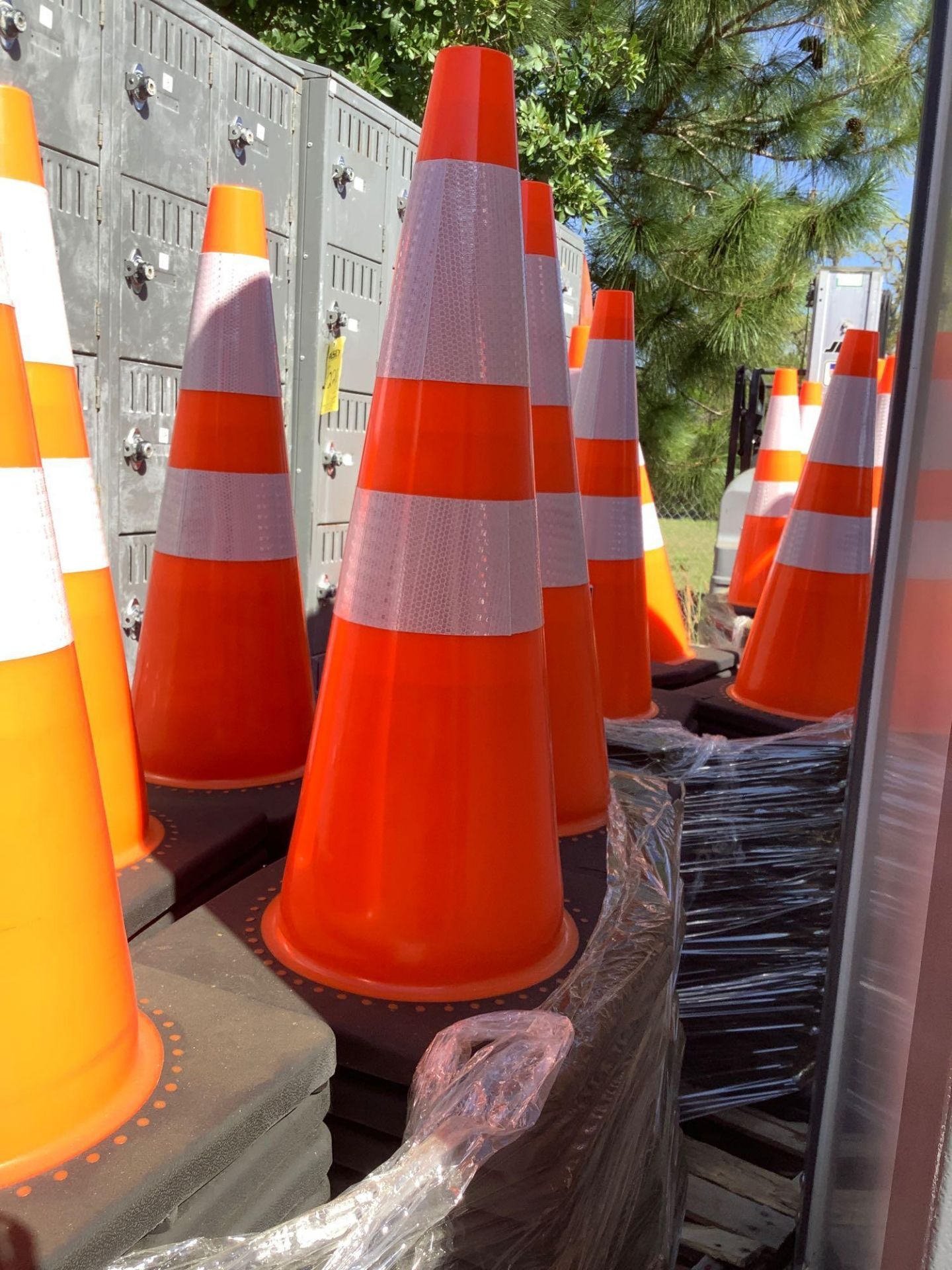 40 UNUSED STEELMAN PVC SAFETY TRAFFIC CONES APPROX 28IN