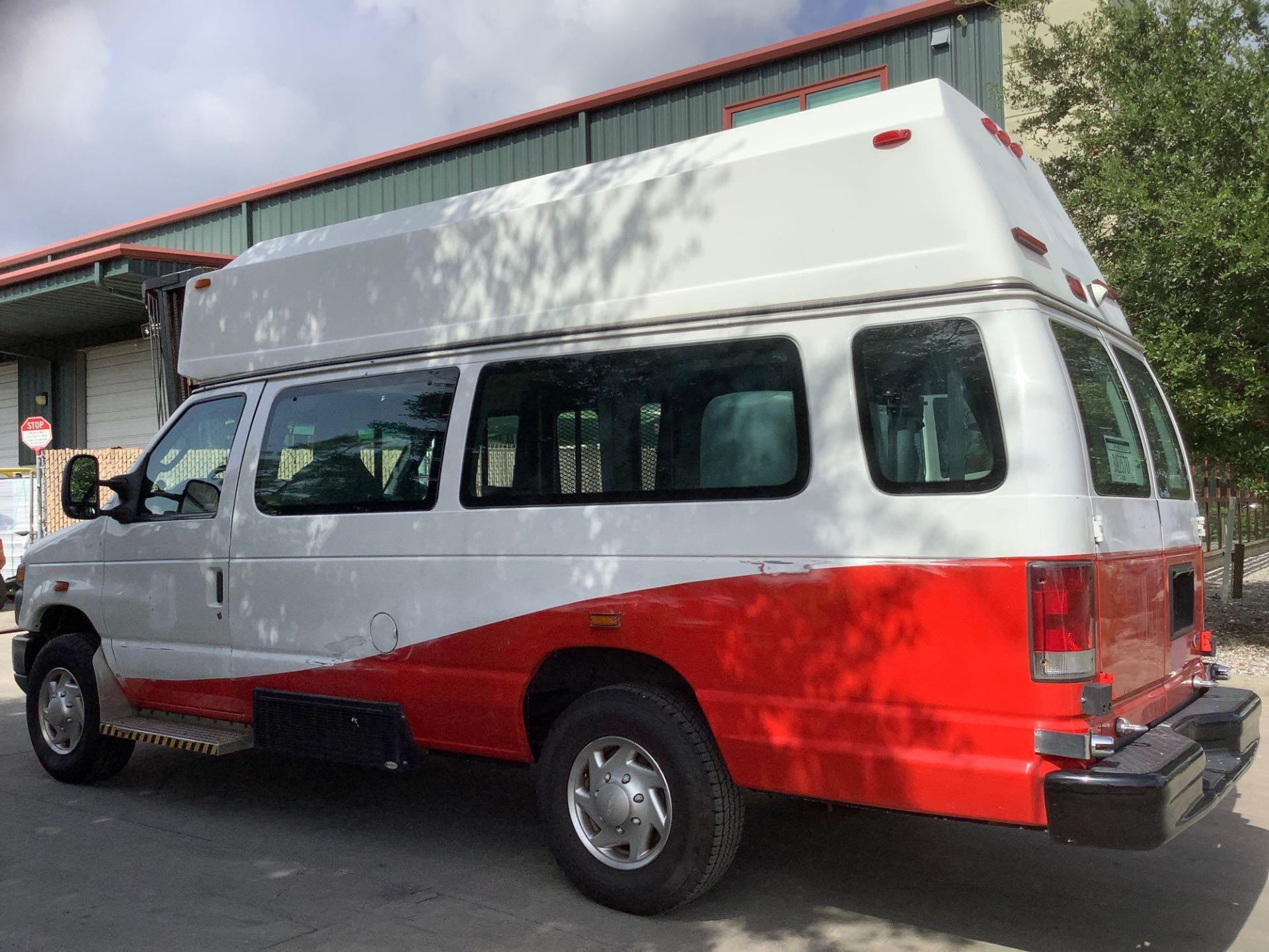 2014 FORD ECONOLINE E-350 SUPER DUTY EXTENDED MOBILITY VAN , AUTOMATIC, ONE OWNER,  AC/ HEAT AIR CON - Image 11 of 39