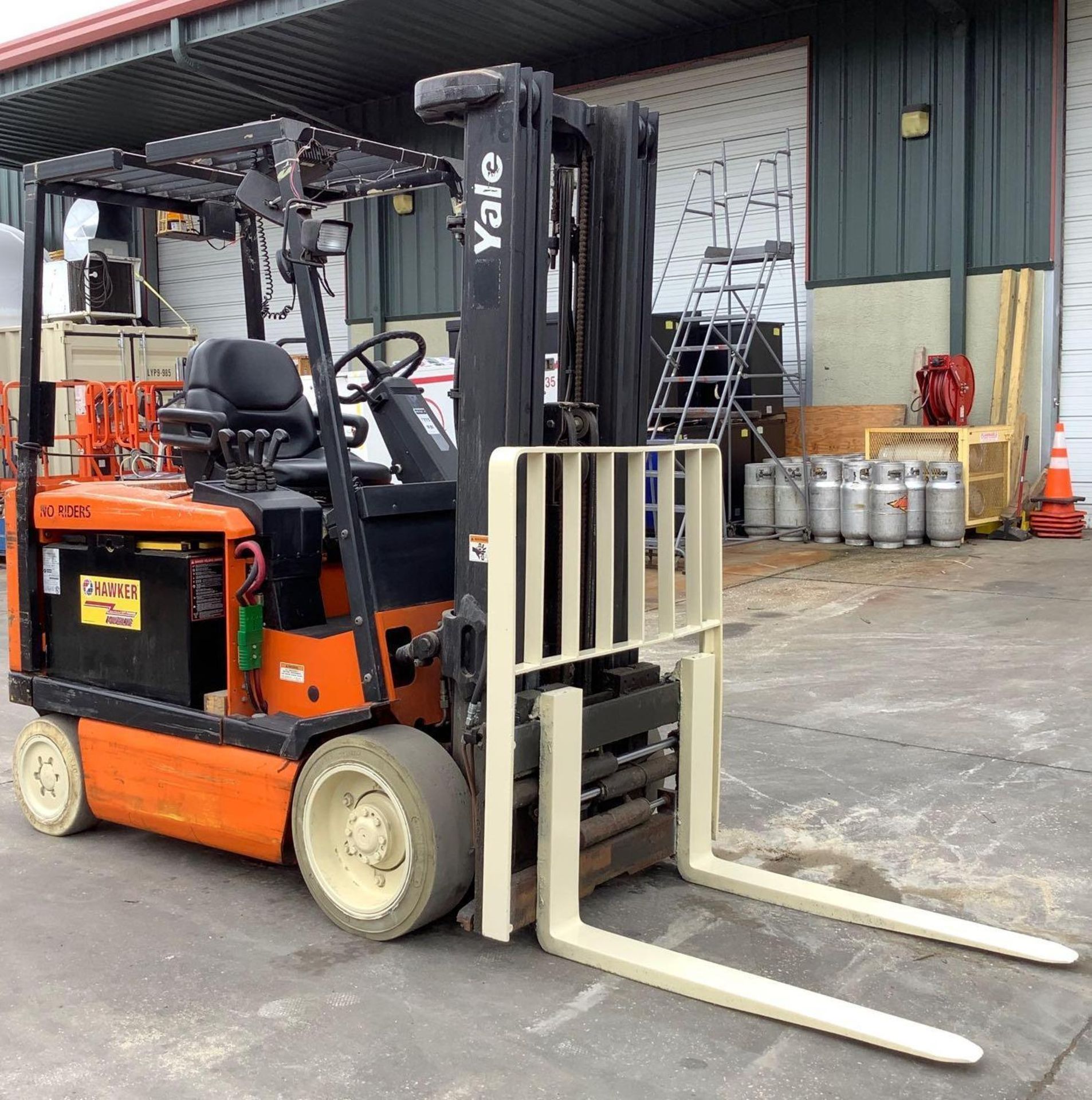 YALE  FORKLIFT MODEL ERC065RGN36TE088, ELECTRIC, APPROX MAX CAPACITY 6500LBS, APPROX MAX HEIGHT 193i