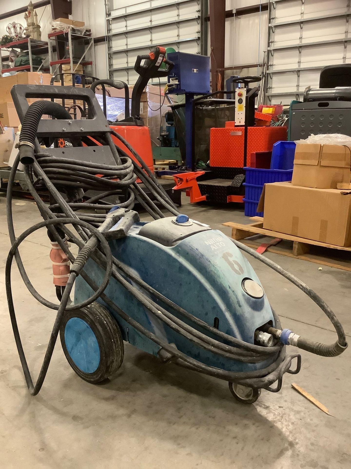 NILFISK ALTO POSEIDON 7 -66 STEAMER/ PRESSURE WASHER, APPROX GPM 5,2 , APPROX MAX PSI 2810