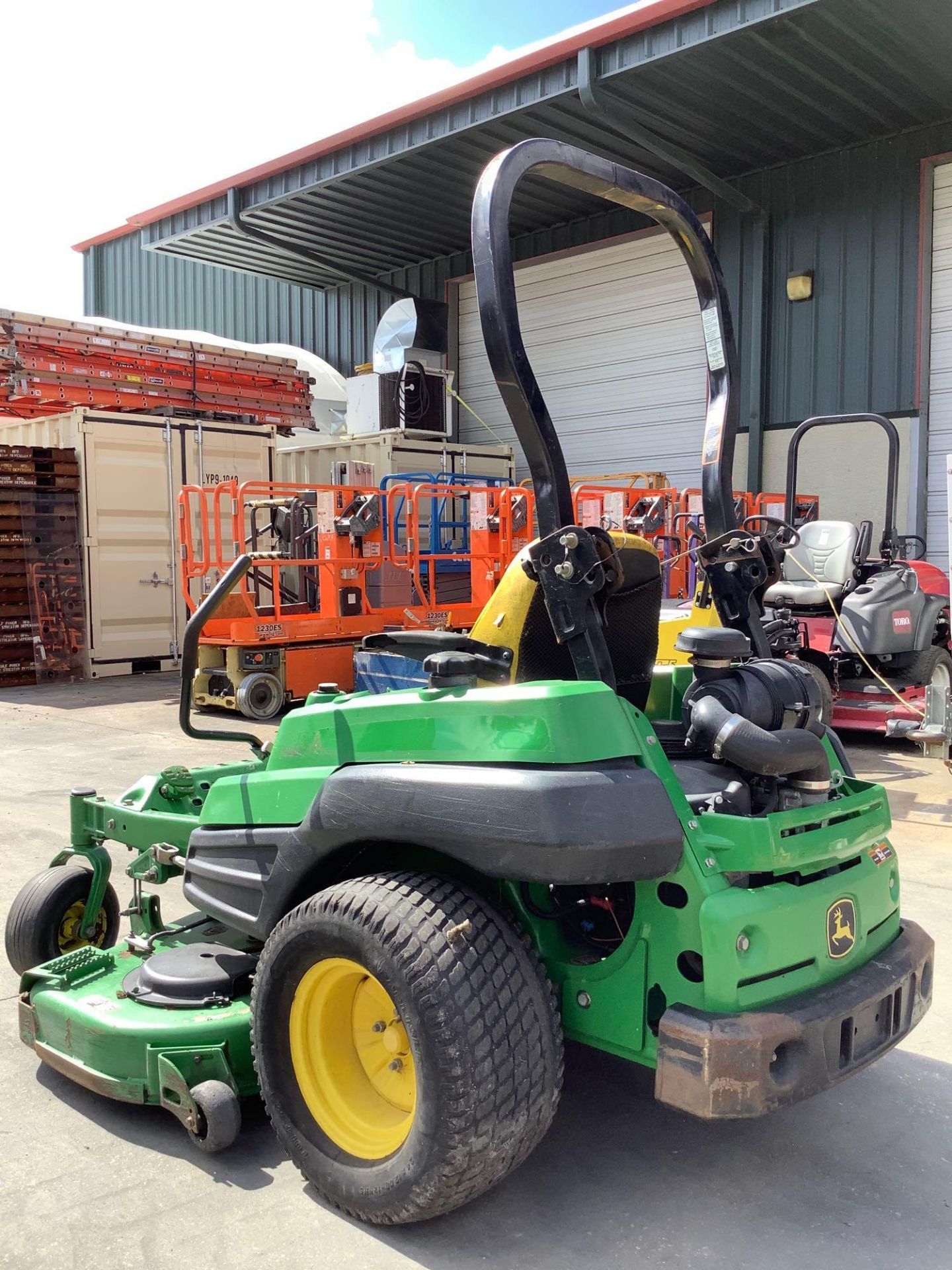 JOHN DEERE ZTRAK COMMERCIAL MOWER MODEL Z930 60MOD, GAS POWERED, 60in CUT DECK , 7IRON, RUNS AND OPE - Image 5 of 15