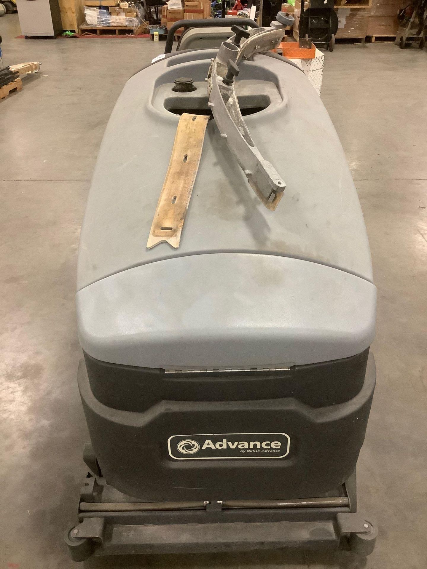 NILFISK ADVANCE FLOOR CLEANING MACHINE MODEL WARRIOR 286-C, ELECTRIC, APPROX 36VOLTS, DEAD BATTERY C - Image 3 of 11