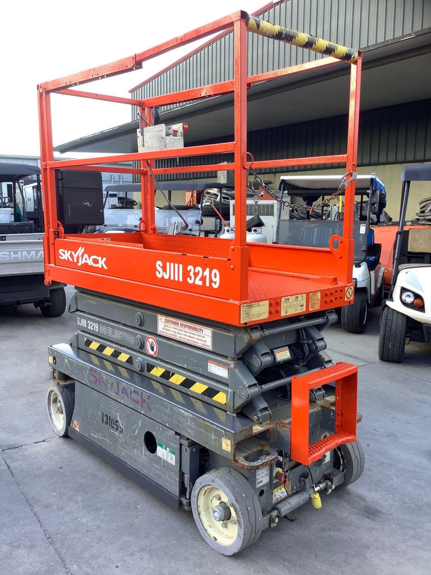 2013 SKYJACK SCISSOR LIFT MODEL SJ III 3219, ELECTRIC, APPROX MAX PLATFORM HEIGHT 19FT - Image 4 of 13