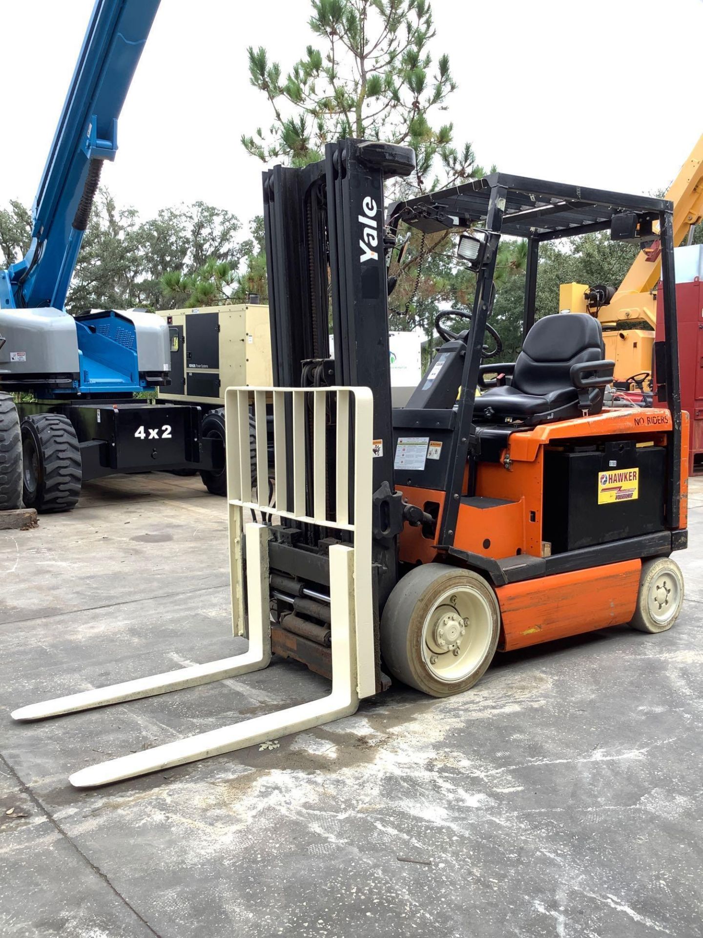 YALE  FORKLIFT MODEL ERC065RGN36TE088, ELECTRIC, APPROX MAX CAPACITY 6500LBS, APPROX MAX HEIGHT 193i - Image 3 of 20