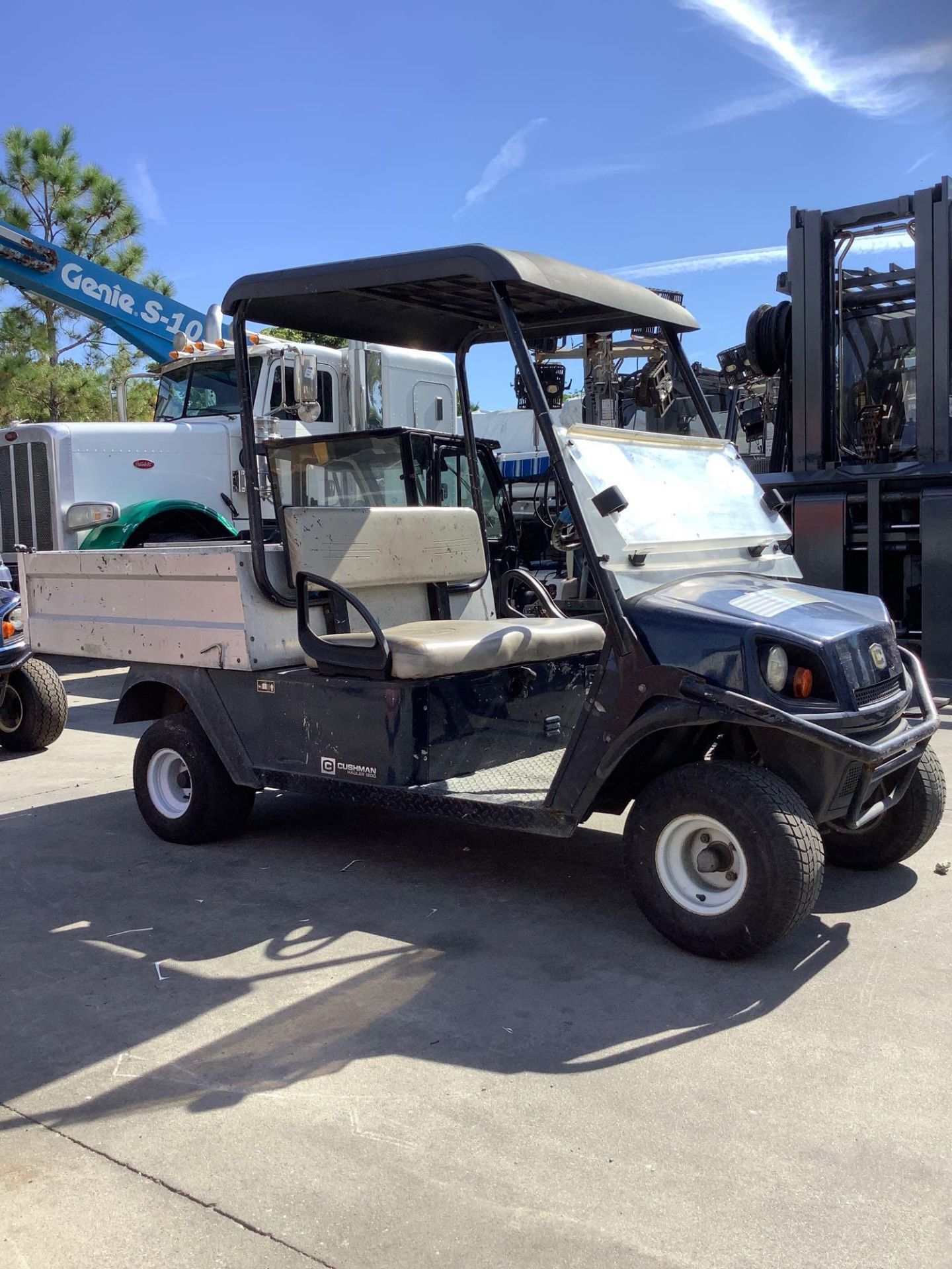 2016 CUSHMAN TEXTRON GOLF CART MODEL CSH HAUL 1200 G, GAS POWERED, KAWASAKI ENGINE, MANUAL DUMP BED,