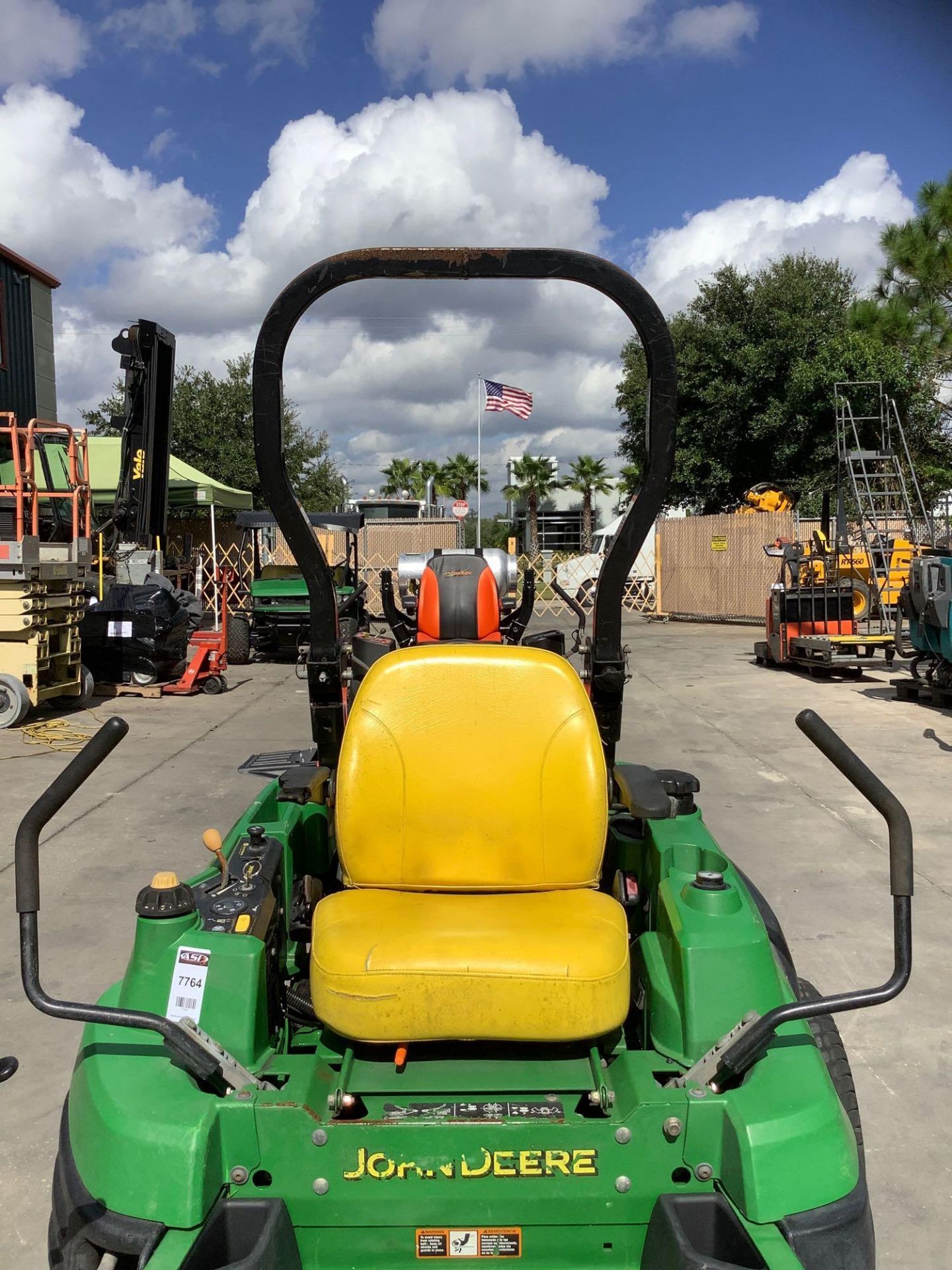 JOHN DEERE ZTRAK COMMERCIAL MOWER MODEL Z930 60MOD, GAS POWERED, 60in CUT DECK , 7IRON, RUNS AND OPE - Image 12 of 15