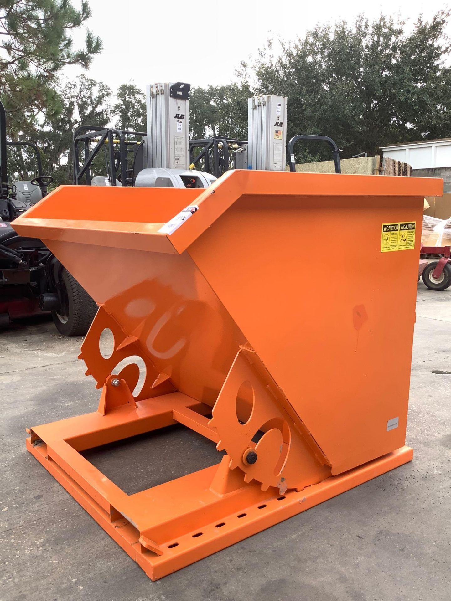 UNUSED 1CU YARD SELF DUMPING HOPPER WITH FORK POCKETS