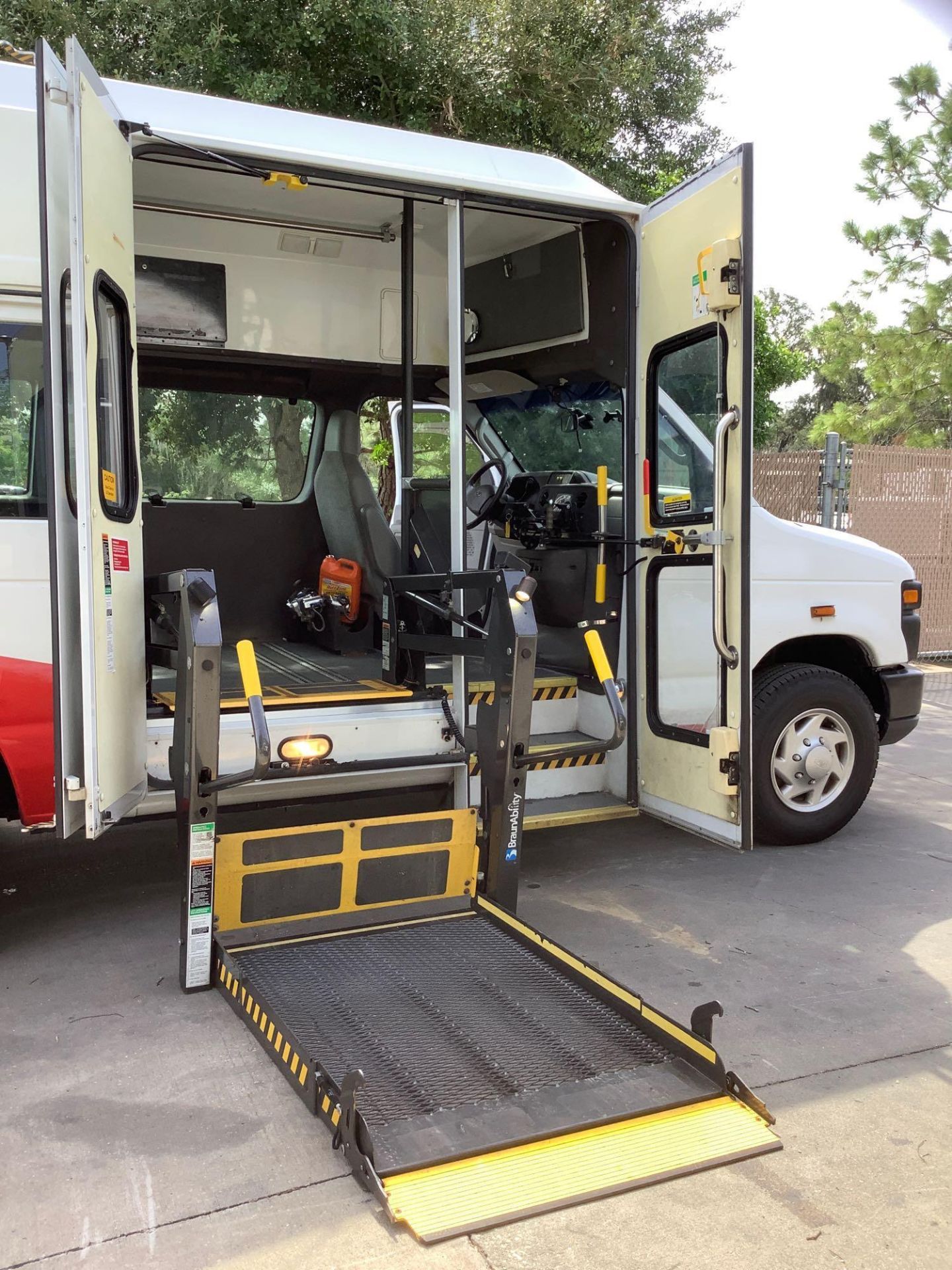 2014 FORD ECONOLINE E-350 SUPER DUTY EXTENDED MOBILITY VAN , AUTOMATIC, ONE OWNER,  AC/ HEAT AIR CON - Image 15 of 39