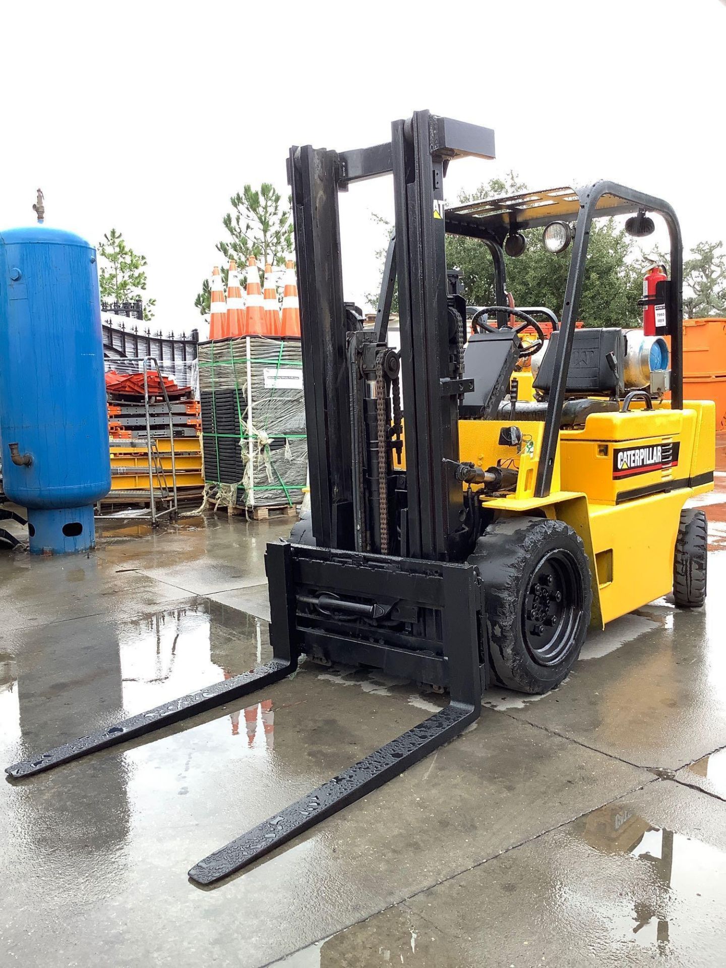 CATERPILLAR LP FORKLIFT MODEL V50D, APPROX MAX CAPACITY 5000LBS, APPROX MAX HEIGHT 173in, TILT - Image 9 of 15