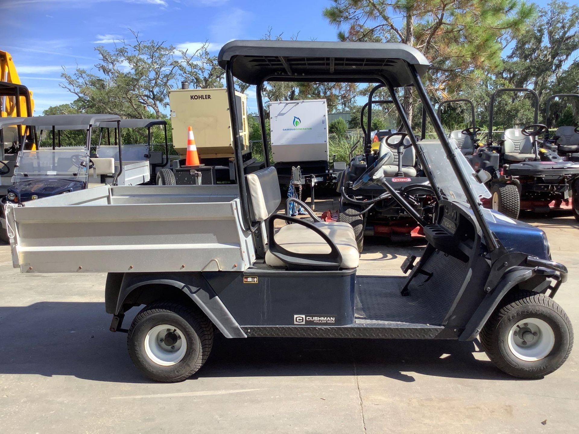 2016 CUSHMAN TEXTRON GOLF CART MODEL CSH HAUL 1200 G, GAS POWERED, KAWASAKI ENGINE, MANUAL DUMP BED, - Image 2 of 12