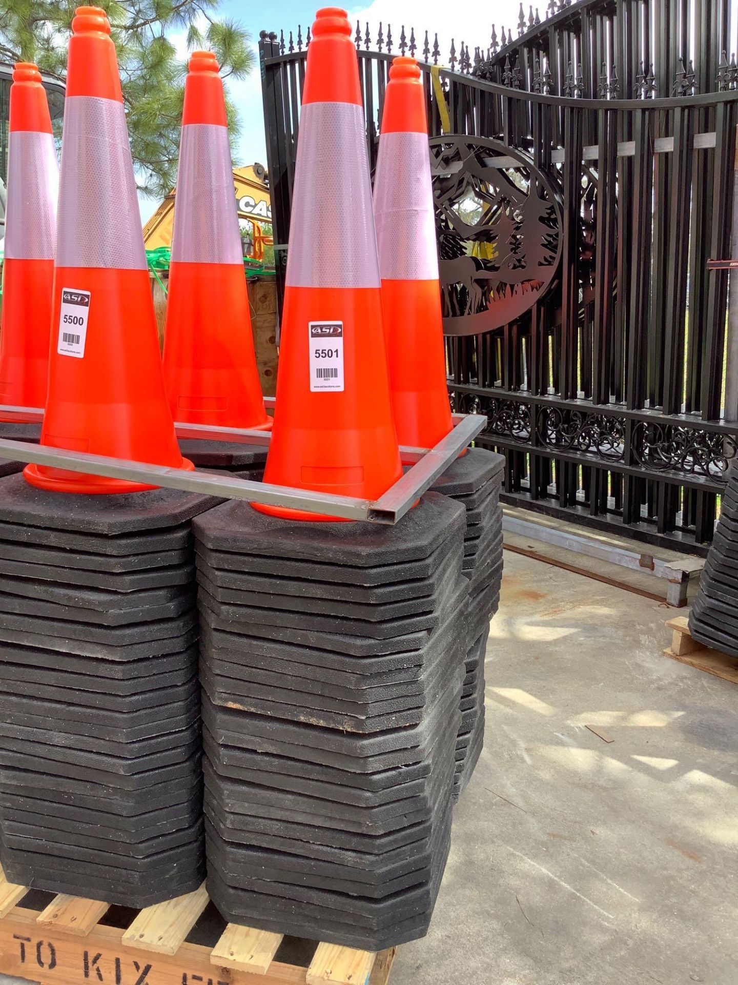 50 UNUSED PVC SAFETY TRAFFIC HIGHWAY CONES APPROX 28IN - Image 2 of 4