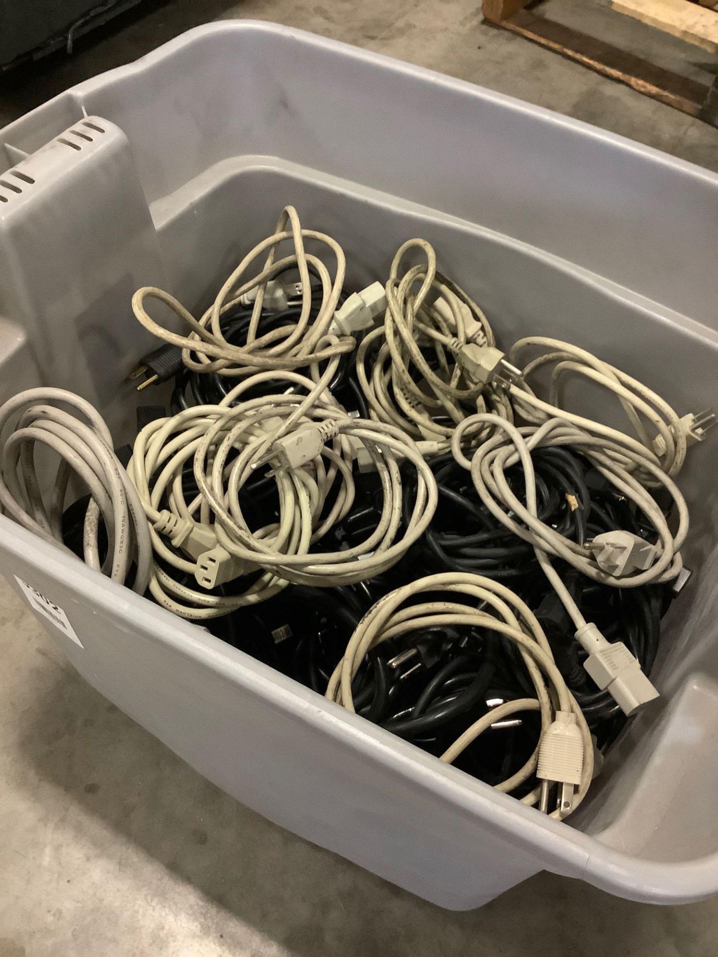 70 COMPUTER CORDS - Image 6 of 6